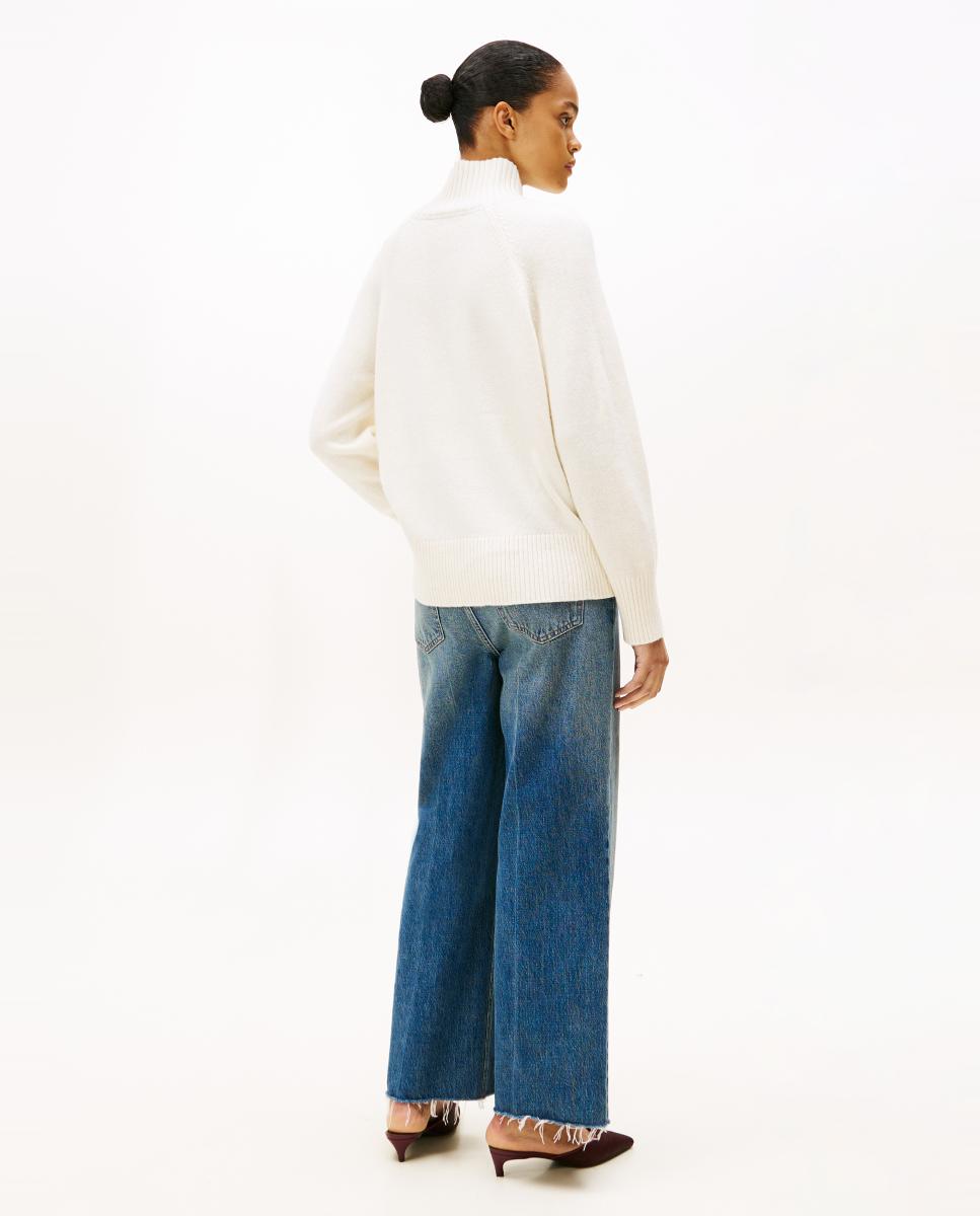 Camisola de Malha com Meia Gola e Logótipo Crest Branco-2