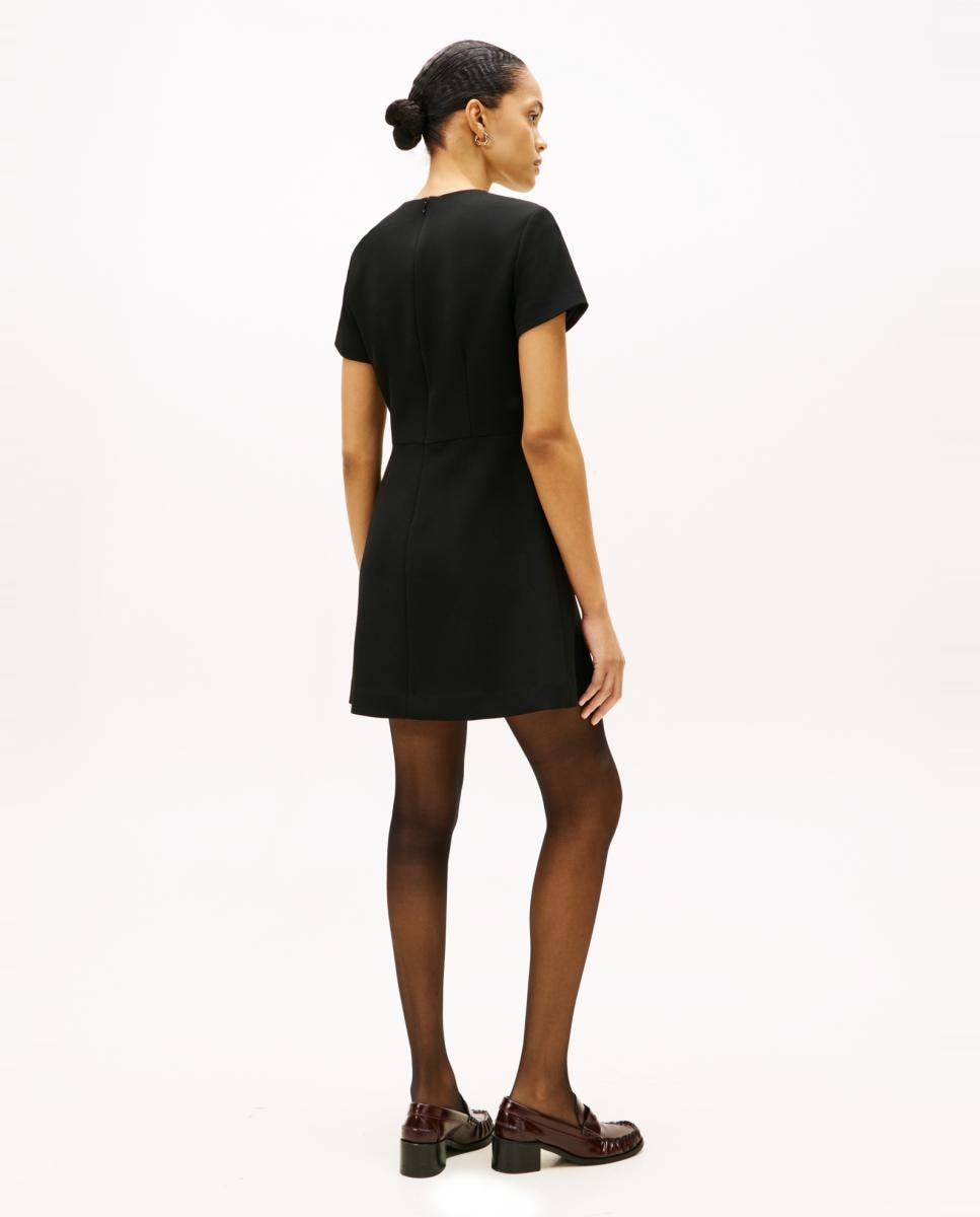 Vestido de Malha com Manga Curta e Botões Dourados Preto-4