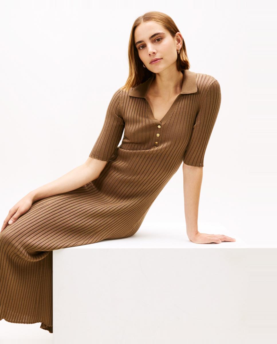 Imagem 0 de Vestido de Malha Canelada com Colarinho de Polo