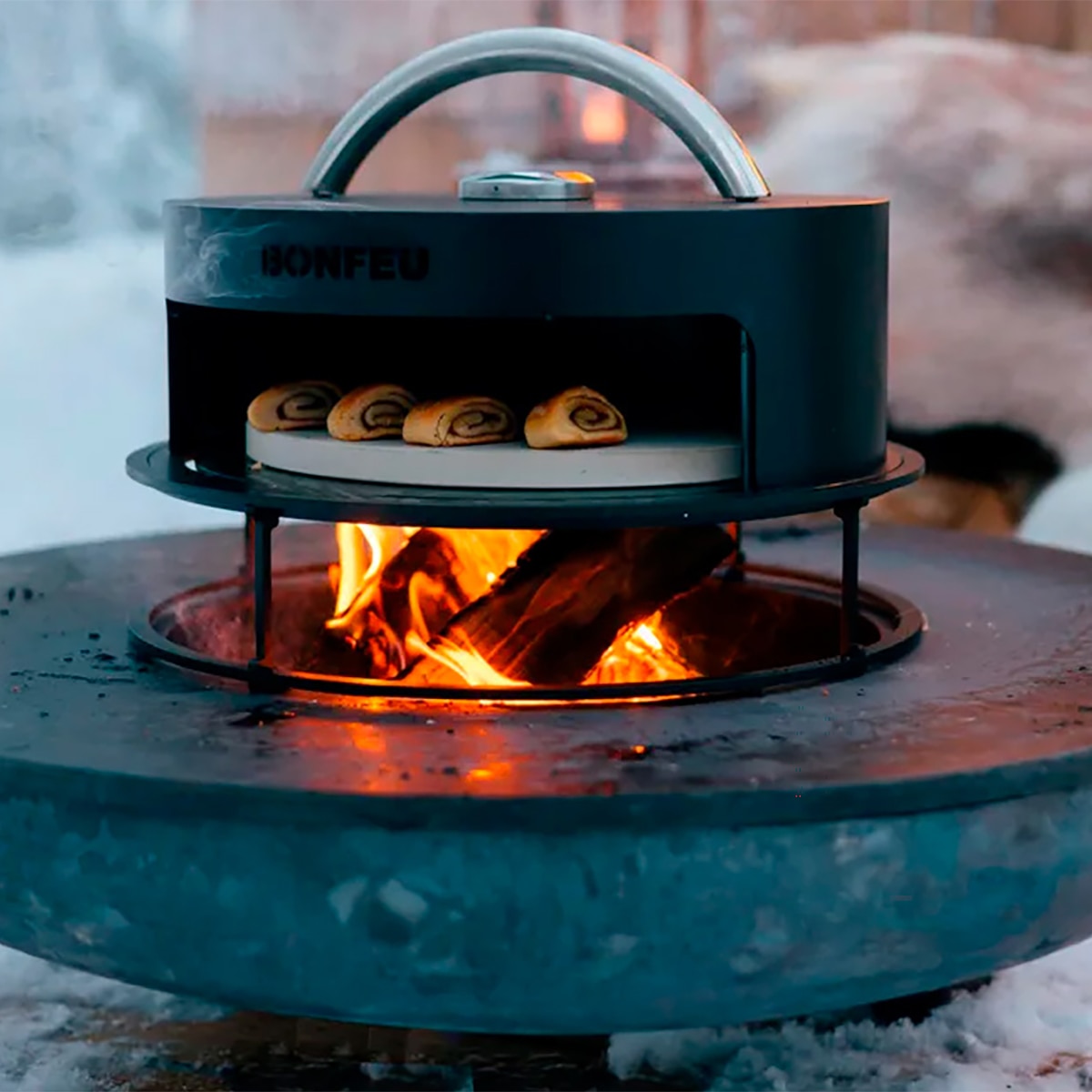 Brasero de exterior Bonbowl 100 con accesorios culinarios de BonFeu Óxido-3