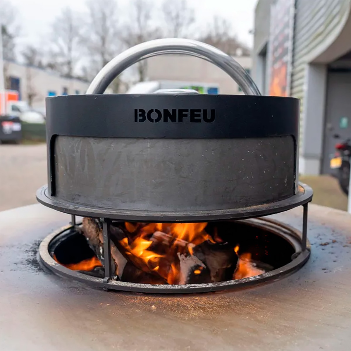 Brasero de exterior Bonbowl 80 con accesorios culinarios de BonFeu Óxido-4