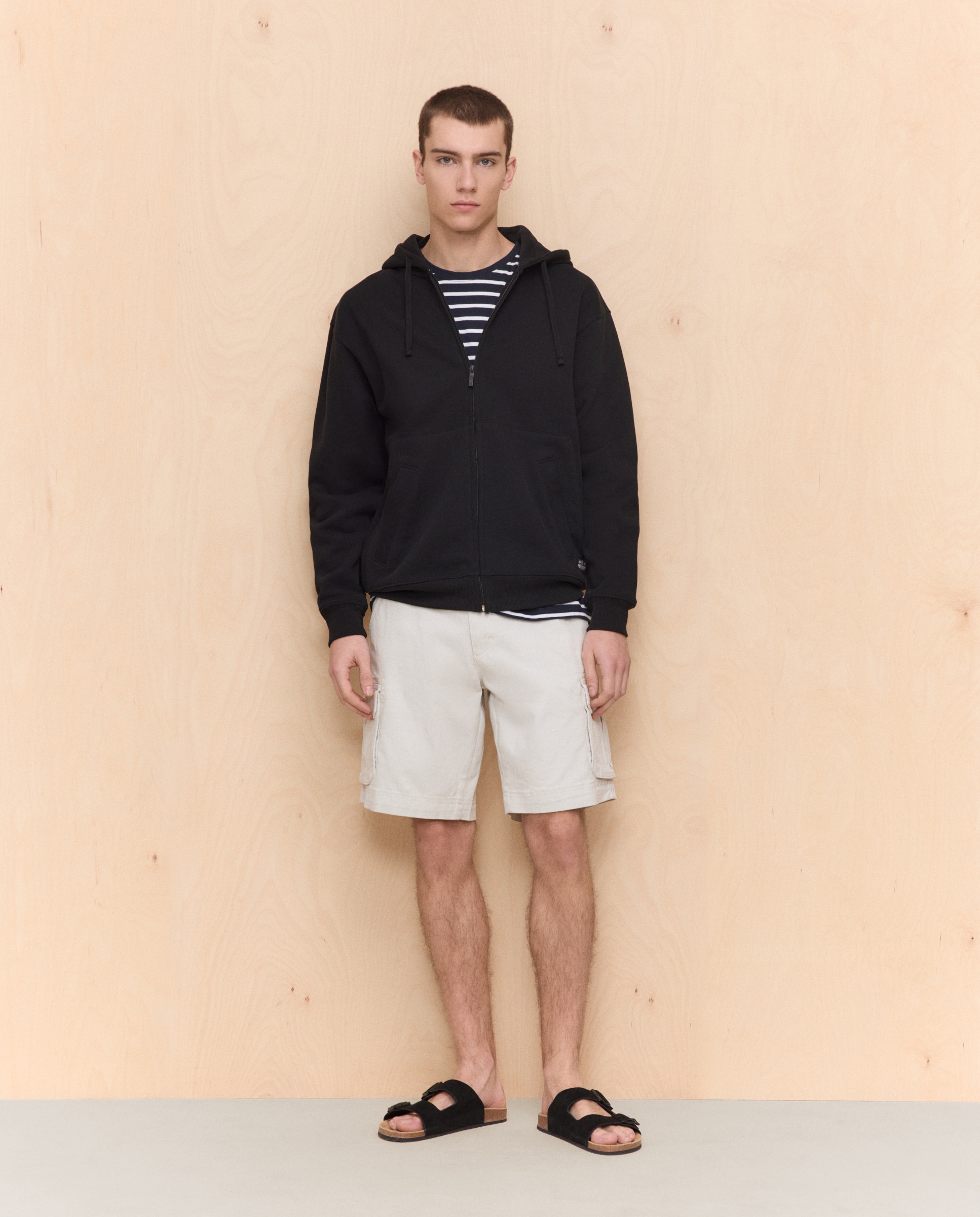 Bermudas Multibolsos em Algodão Stretch Gelo-1