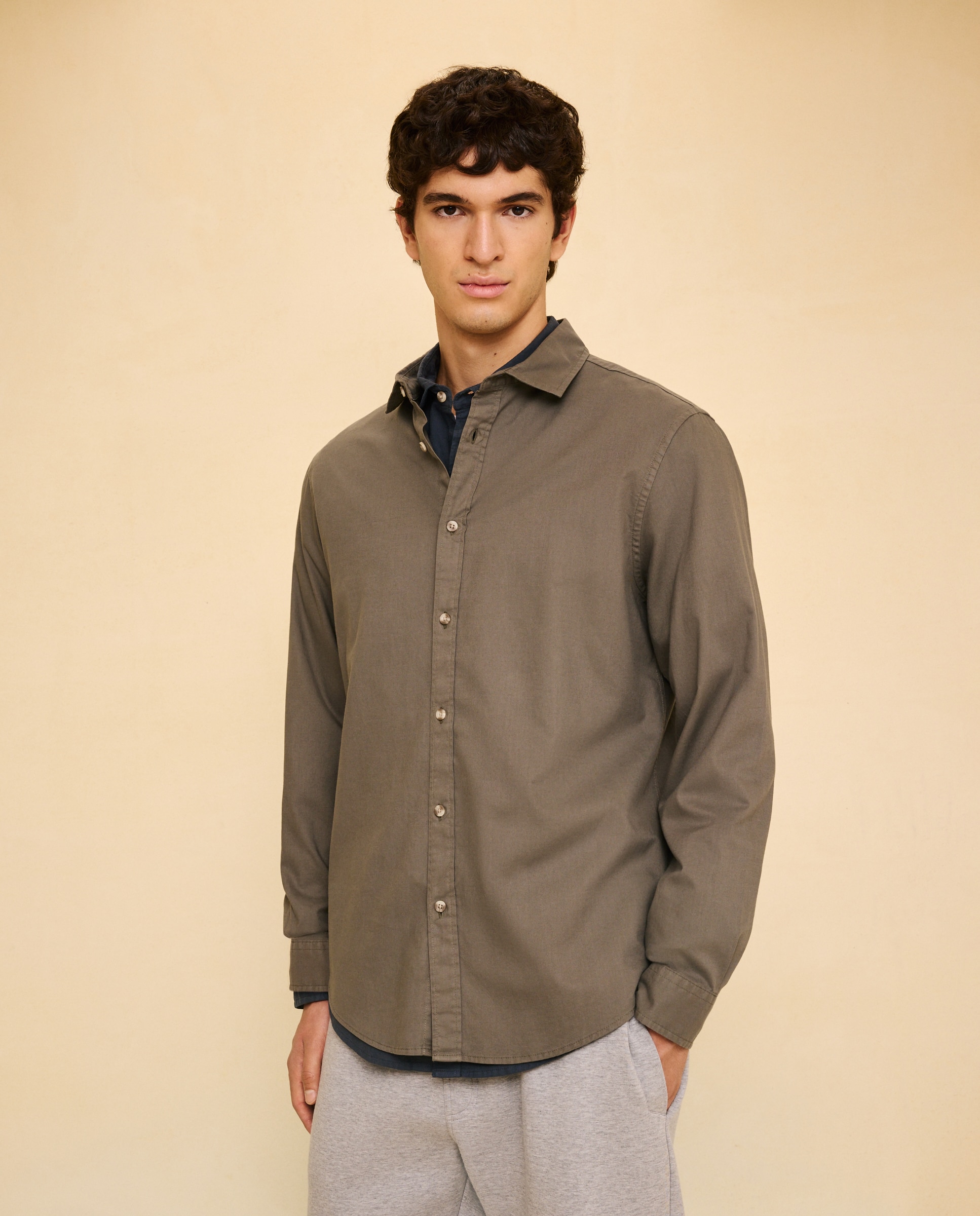 Imagen 1 de Camisa manga larga para hombre lisa garment dyed - Easy Wear - 520 Kaki 520 Kaki