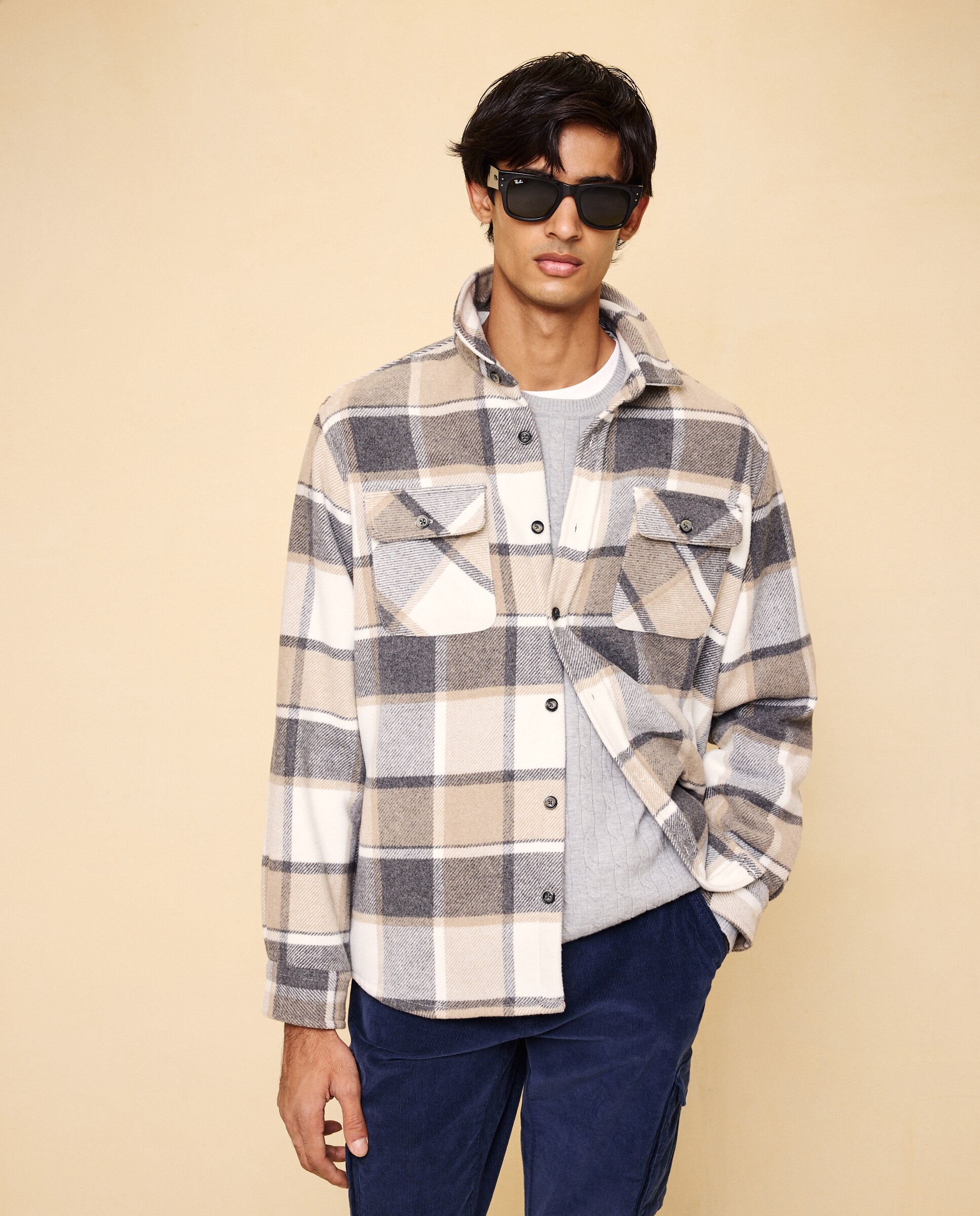 Imagen 0 de Sobre camisa de hombre cuadros Beige