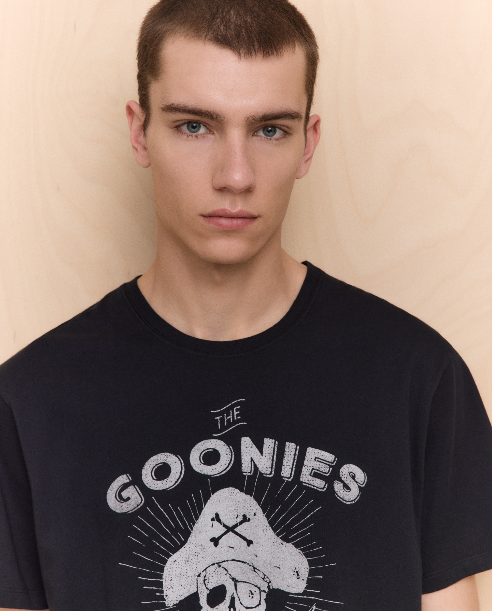 T-shirt Os Goonies de Manga Curta Preto-4