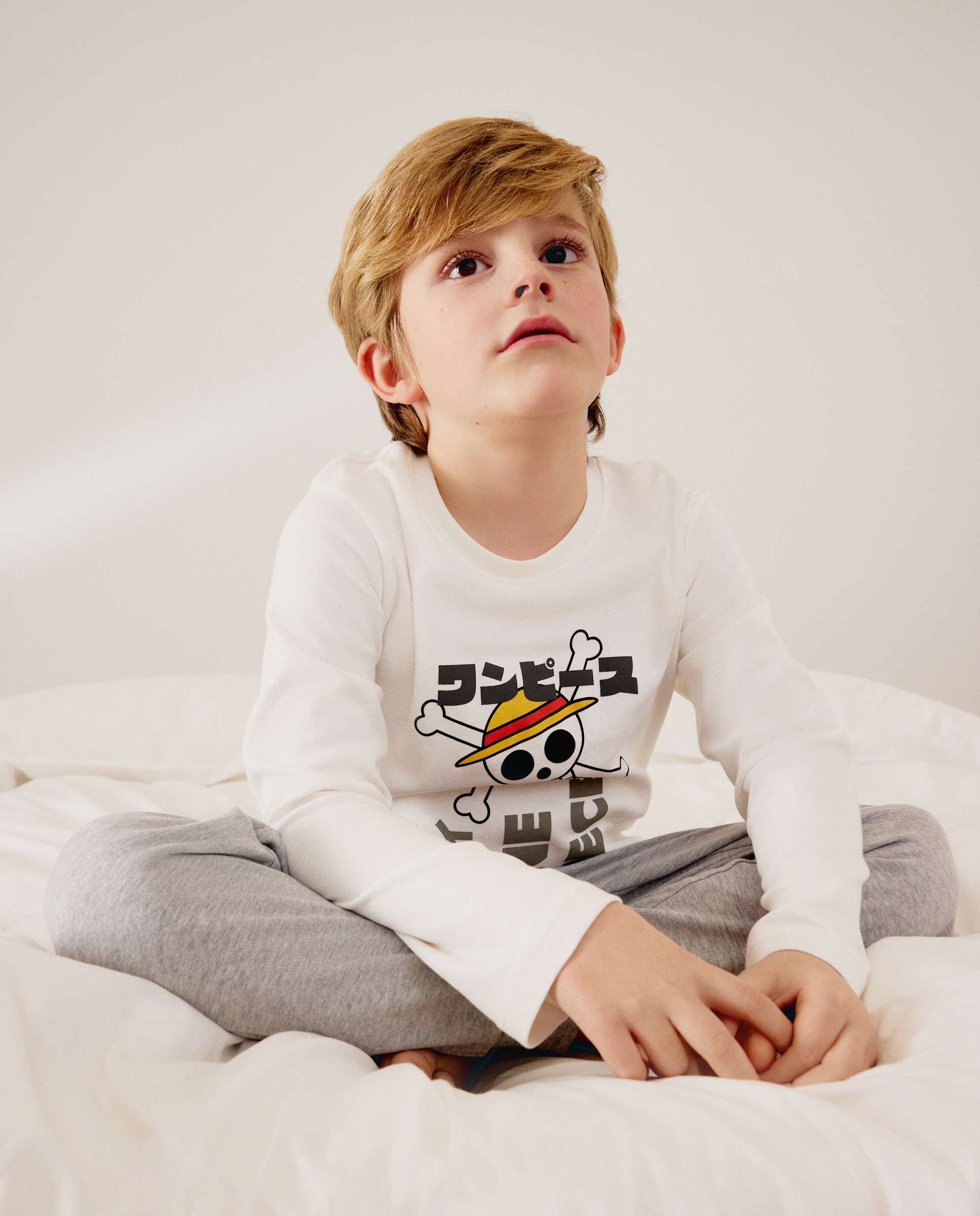 Pijama de Malha One Piece Letras Branco-2