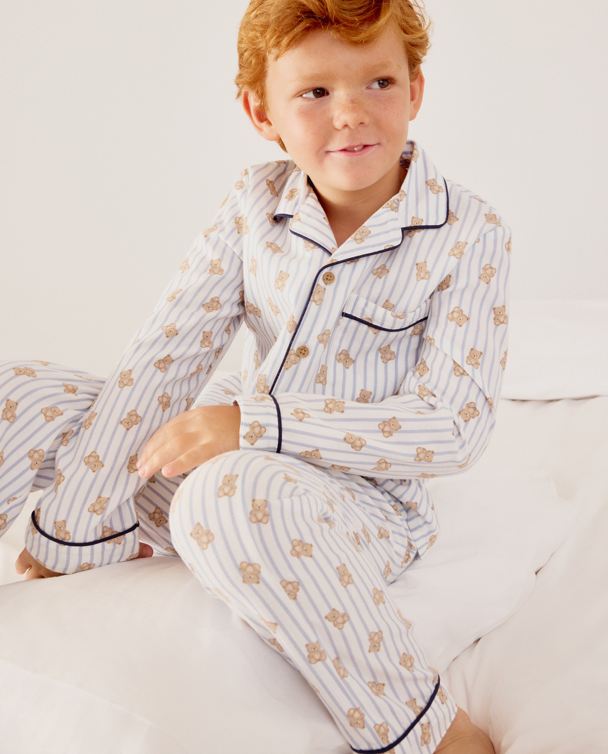 Imagem 0 de Pijama Completo de Manga Comprida com Calças e Estampado de Fantasia