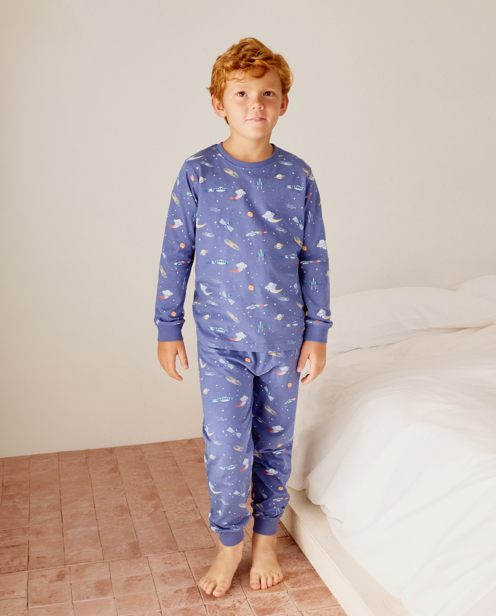 Imagem 0 de Pijama de Malha com Manga Comprida e Calças com Estampado de Fantasia