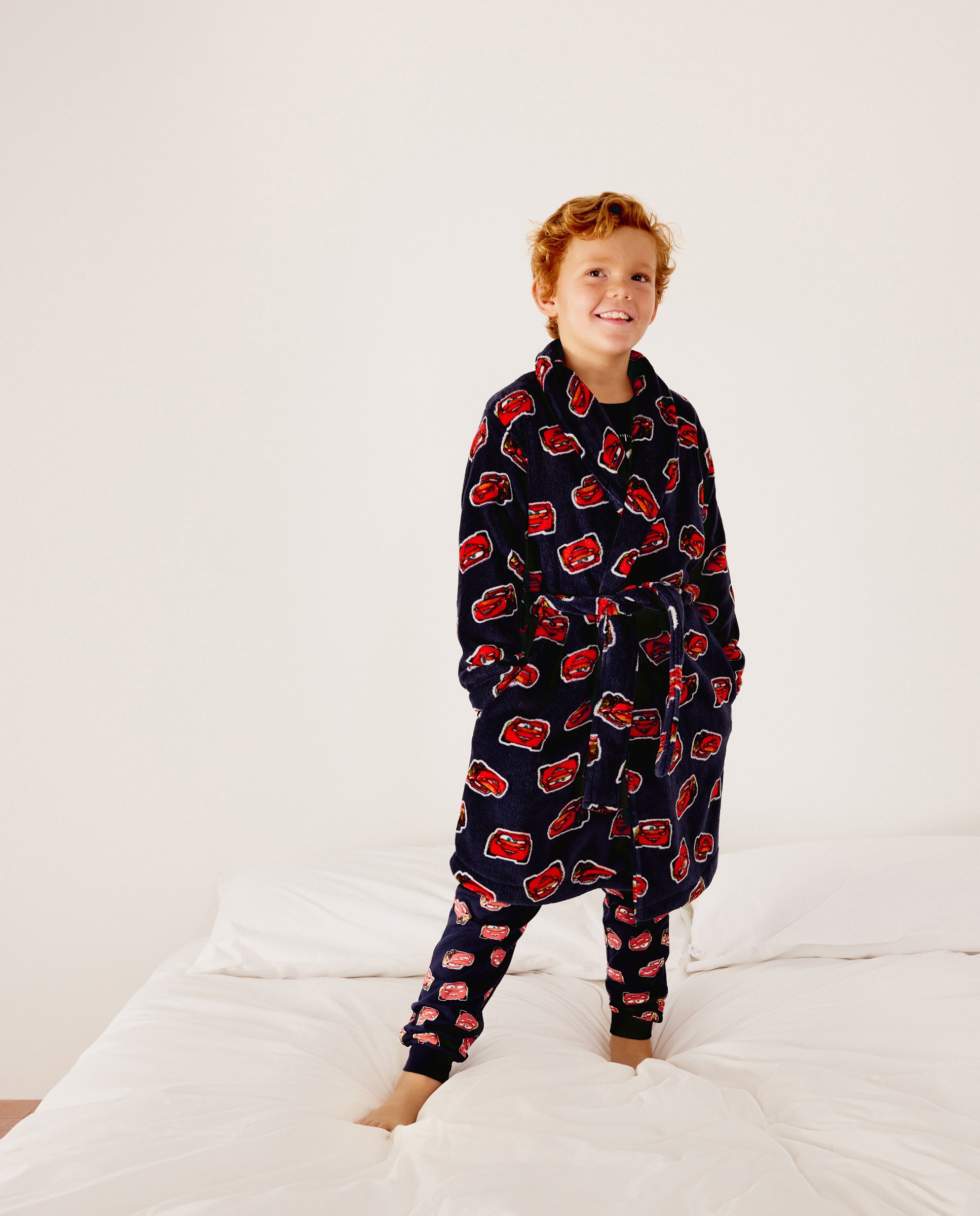 Imagen 0 de Bata de niño con estampado de Cars Azul marino