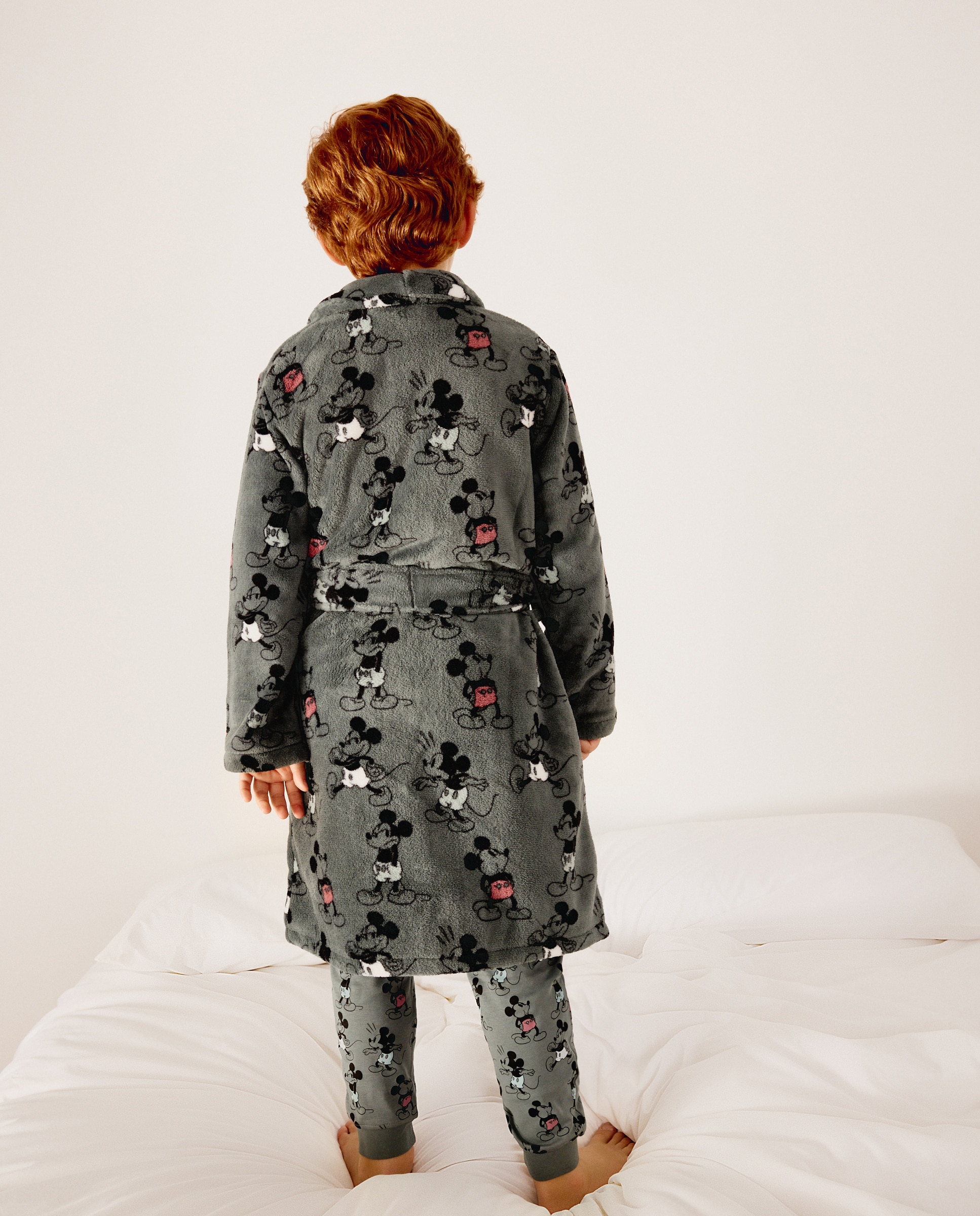 Bata smock estampado poses MICKEY de niño - Cotton Juice - Gris Gris-3