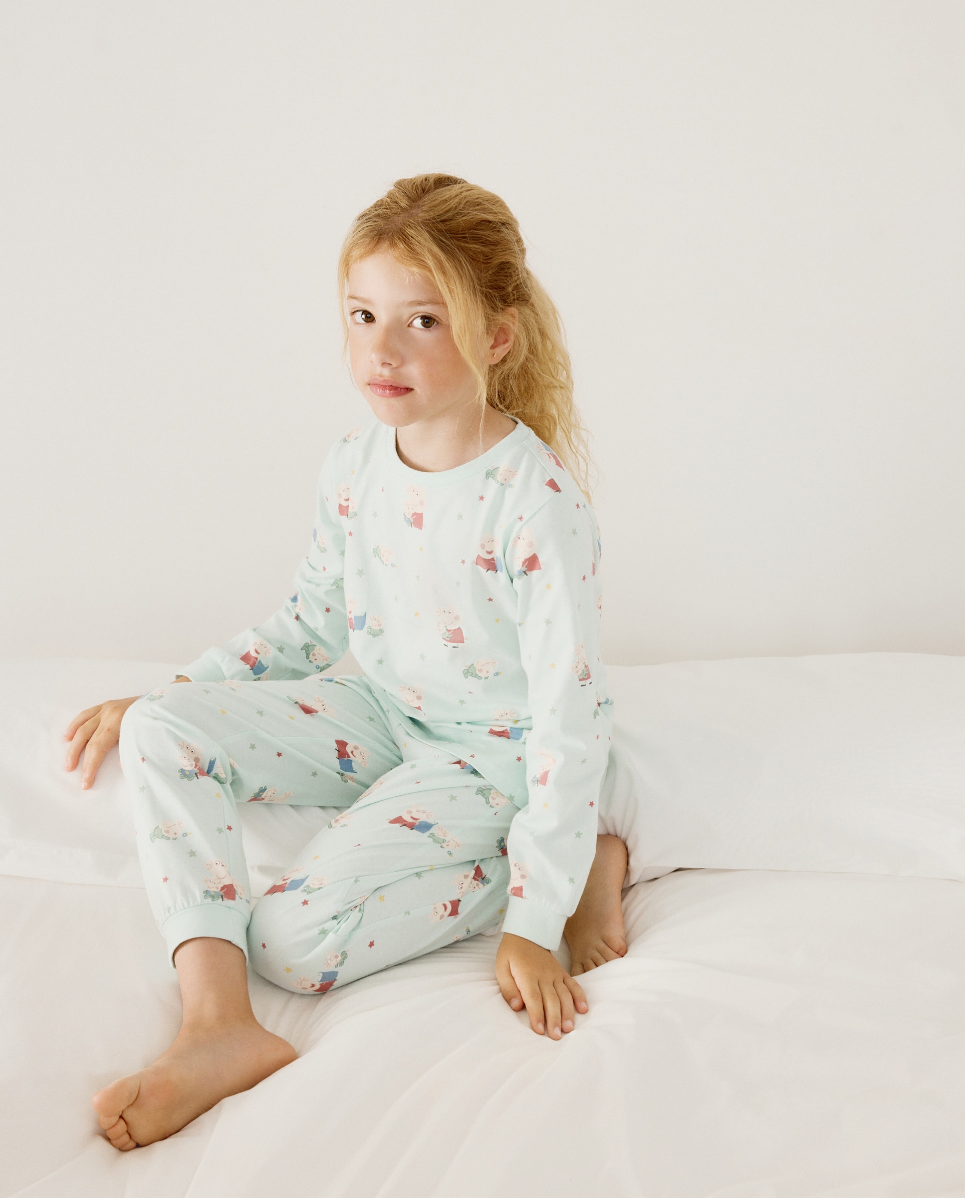 Imagem 0 de Pijama Completo de Malha com Estampado de Fantasia Peppa Pig