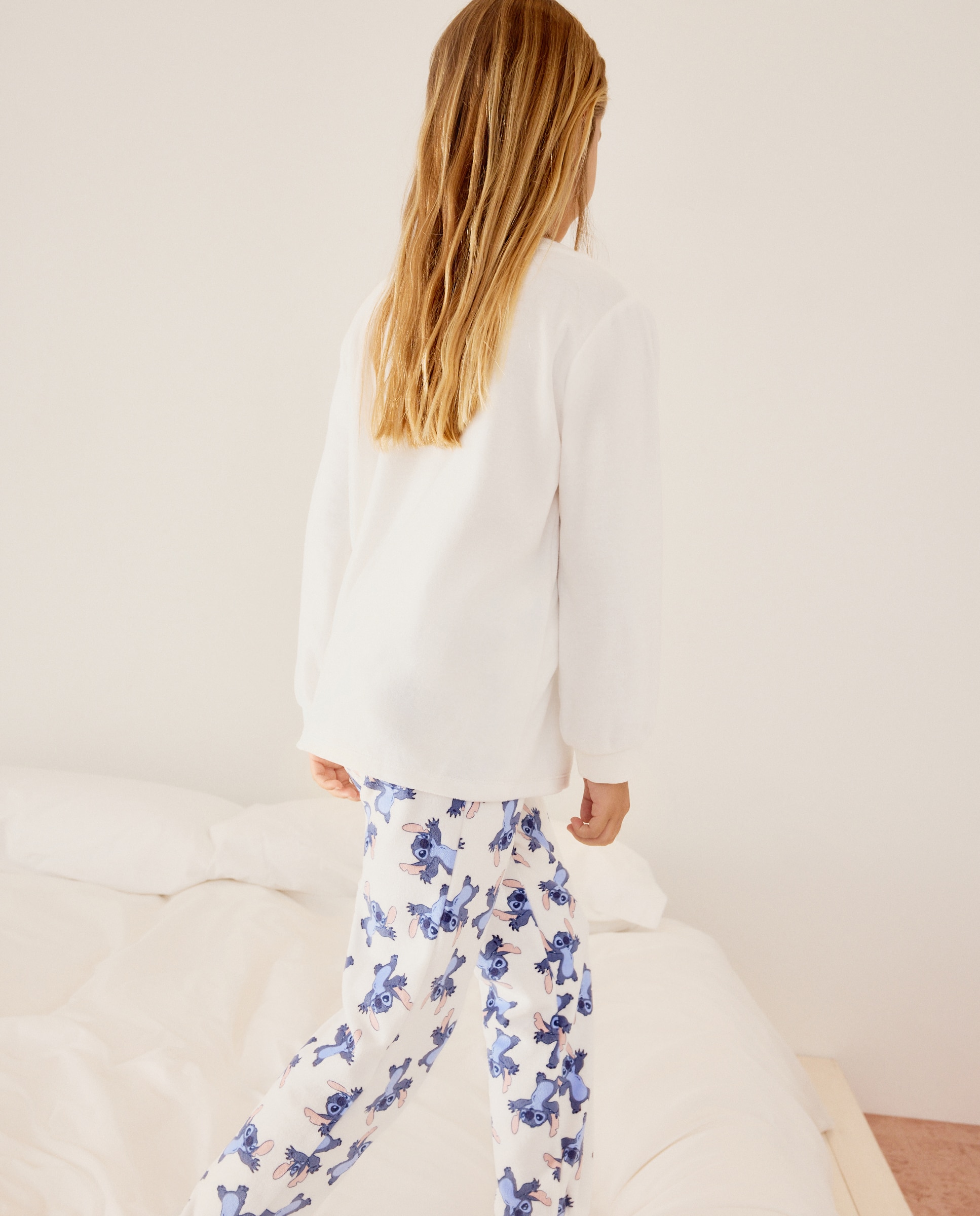 Pijama de Velour com Fantasia Stitch Branco-3