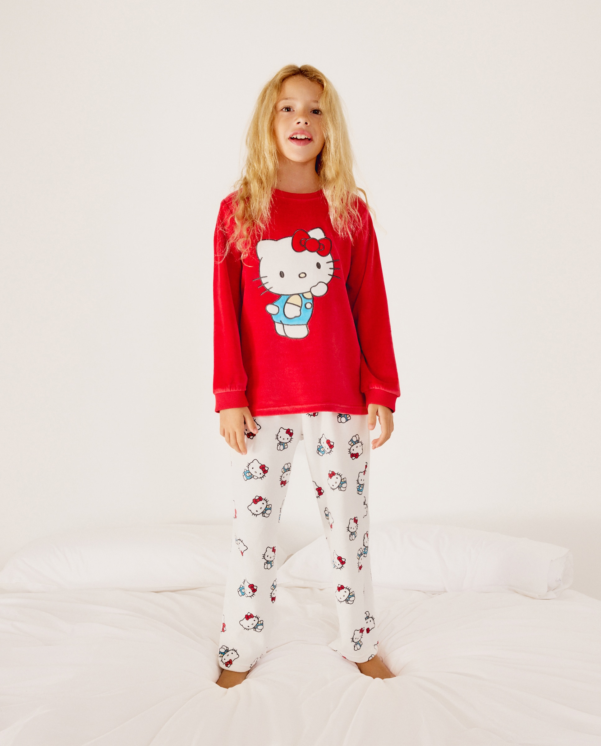 Imagen 2 de Pijama completo velour camiseta manga larga y pantalón largo fantasía HELLO KITTY de niña - Cotton Juice - Rojo Rojo