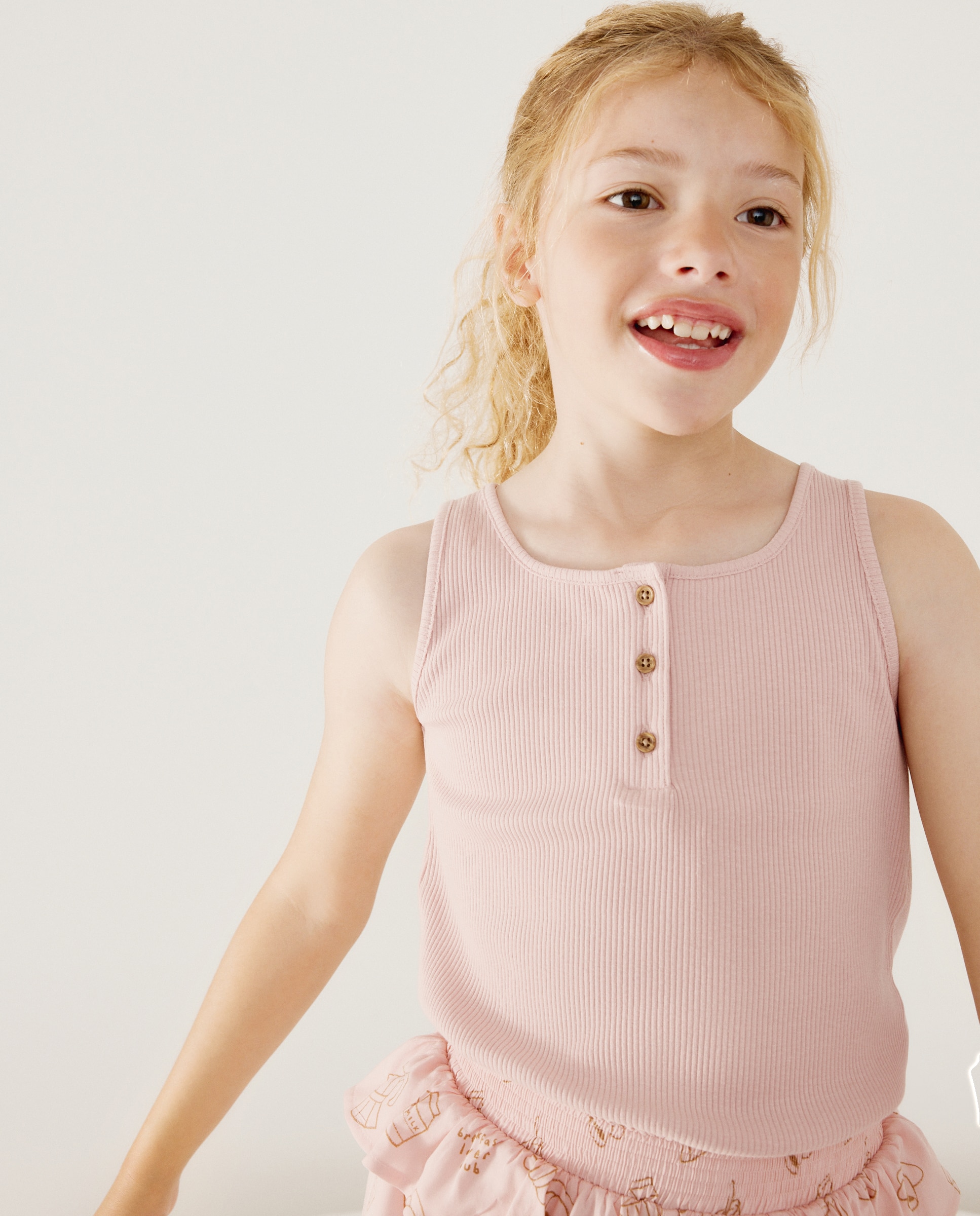 Imagen 1 de Camiseta cuello caja para niña de tirantes básica - Cotton Juice - 220 Rosa palo 220 Rosa palo