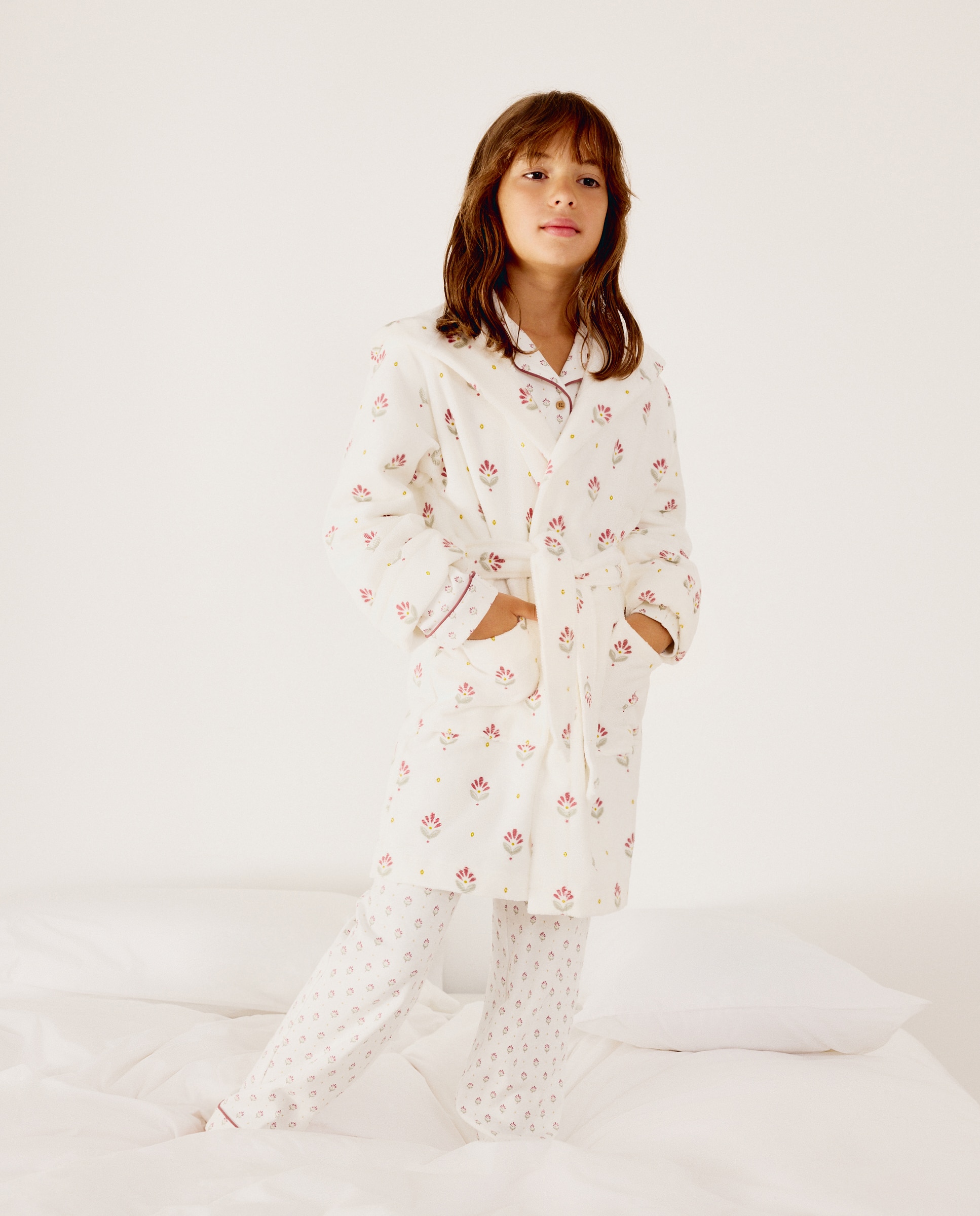 Imagen 2 de Albornoz con estampados fantasía de niña - Cotton Juice - Blanco Blanco