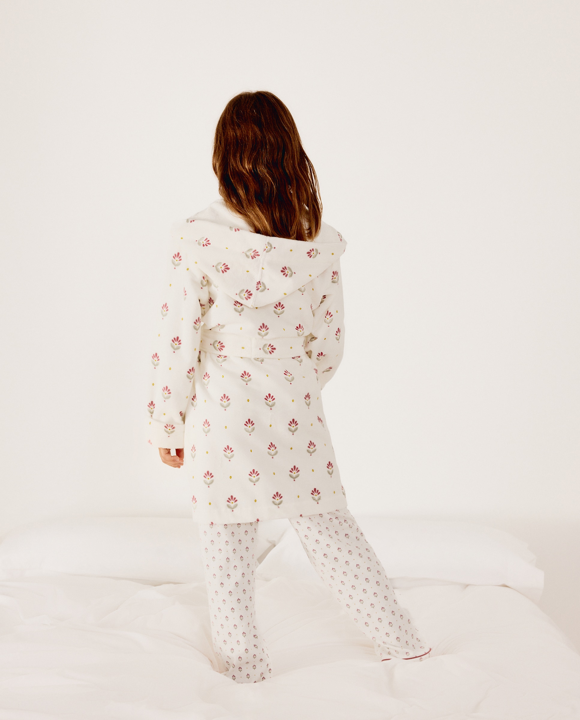 Imagen 3 de Albornoz con estampados fantasía de niña - Cotton Juice - Blanco Blanco