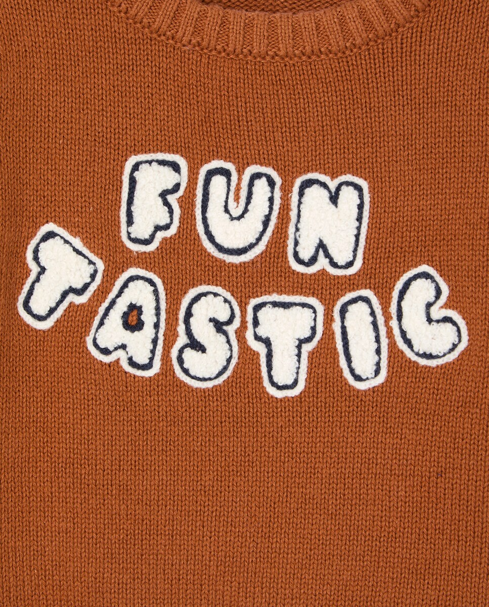 Camisola de Malha Lisa de Bebé com Gola Redonda e Texto Corneli Castanho-3