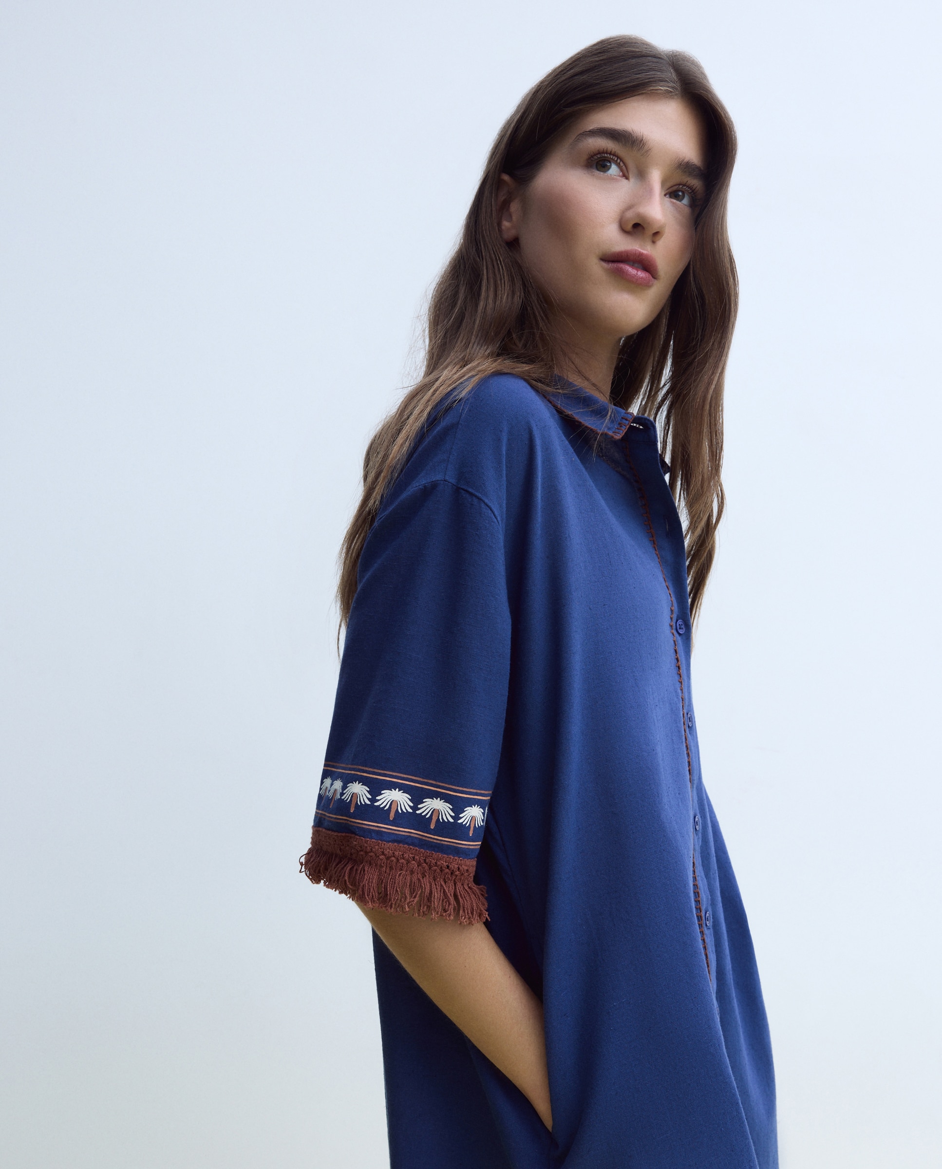 Imagem 0 de Vestido Camiseiro com Detalhe de Franjas