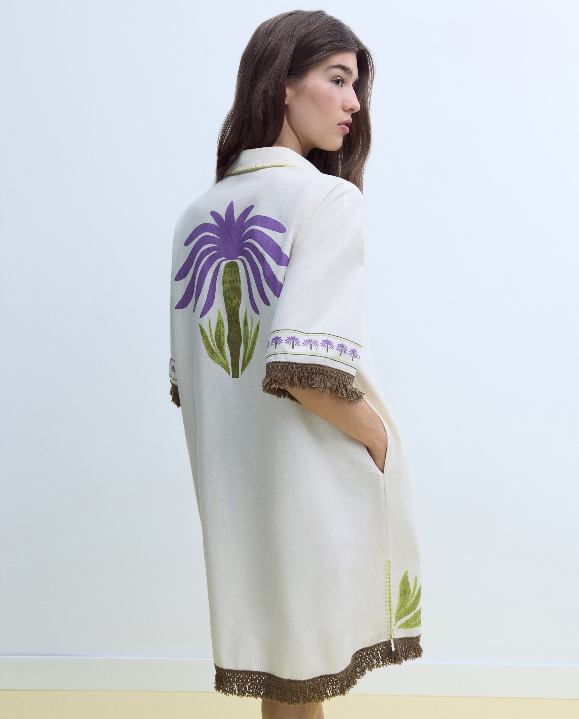 Imagem 0 de Vestido Camiseiro com Detalhe de Franjas