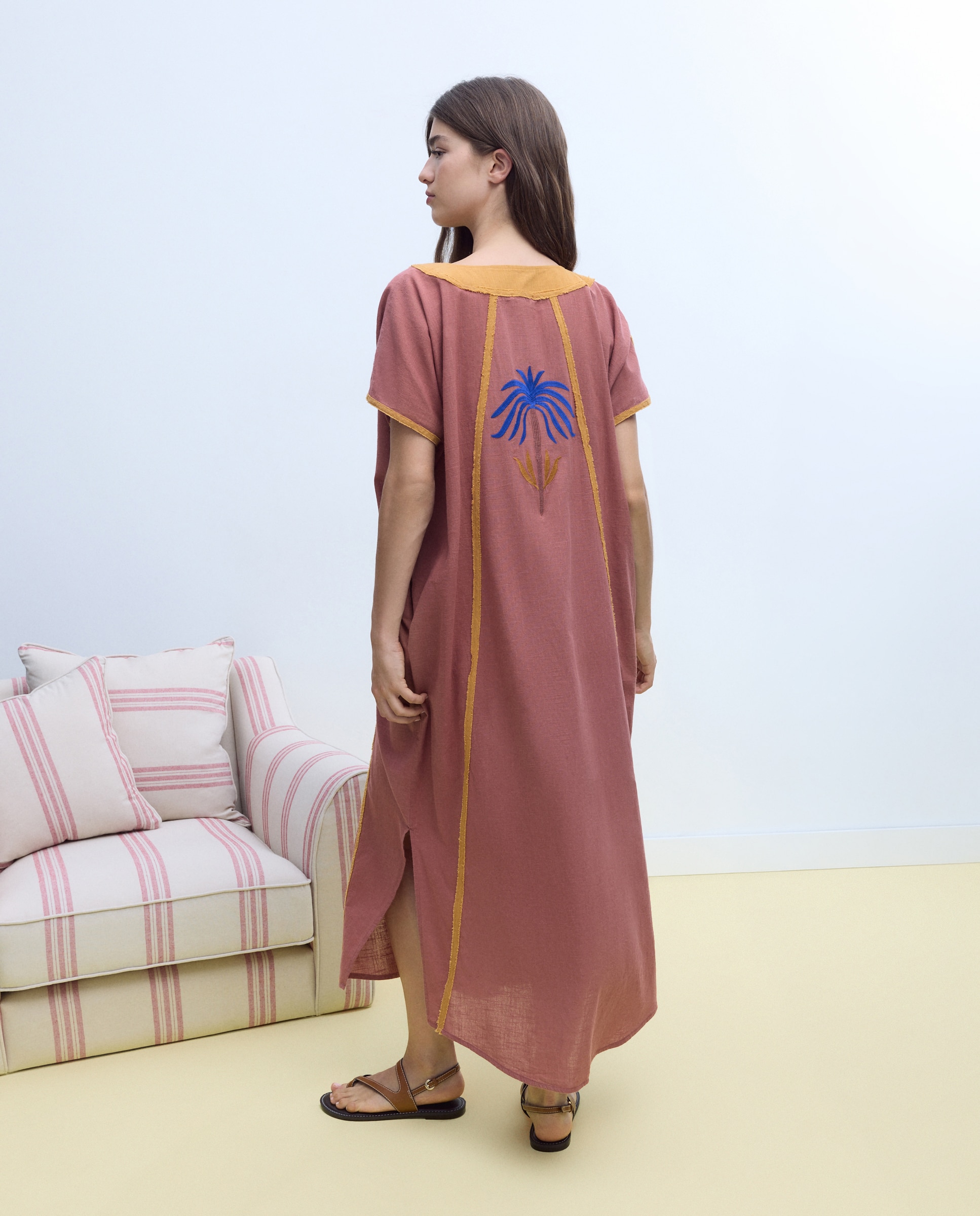 Kaftan de Algodão com Trabalho Bordado Torrado-3