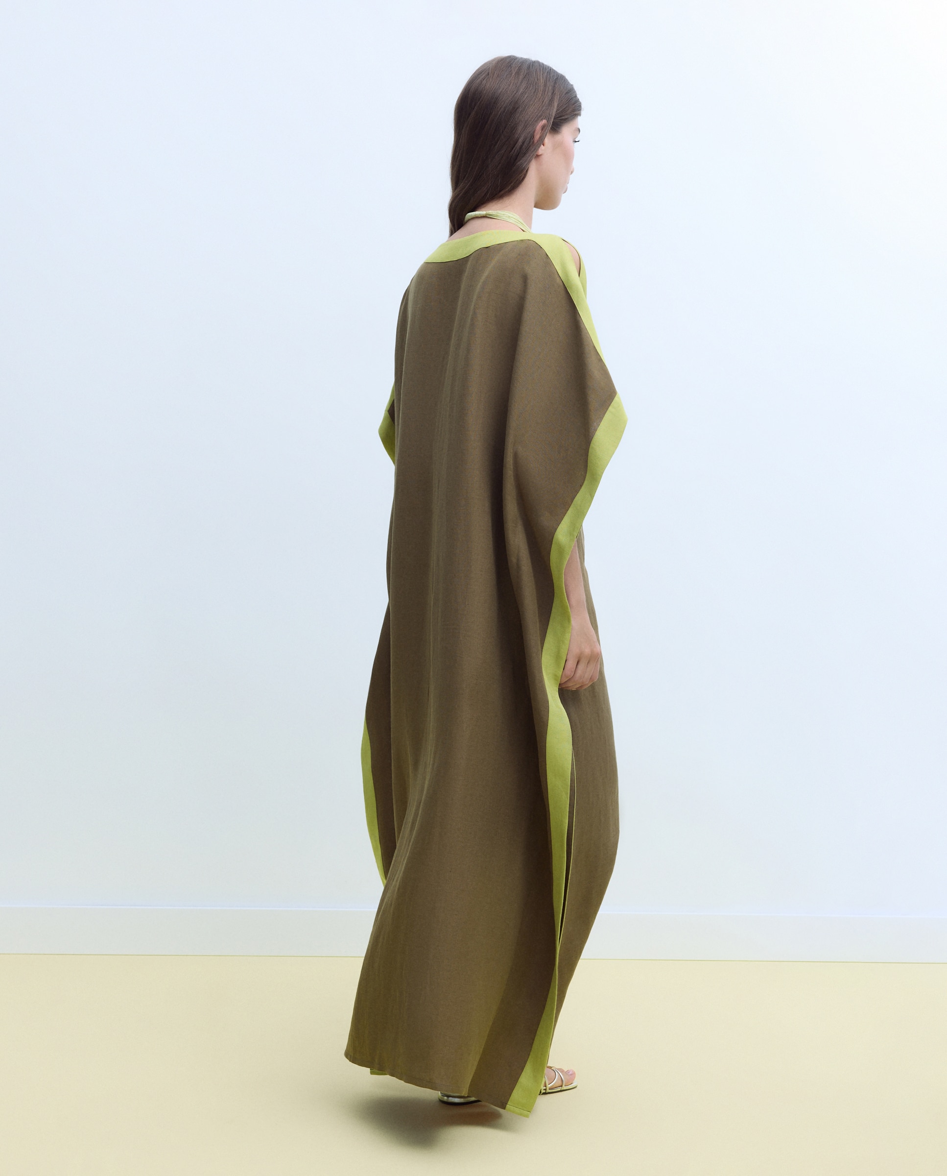 Kaftan de Linho com Detalhe de Fita Castanho-3