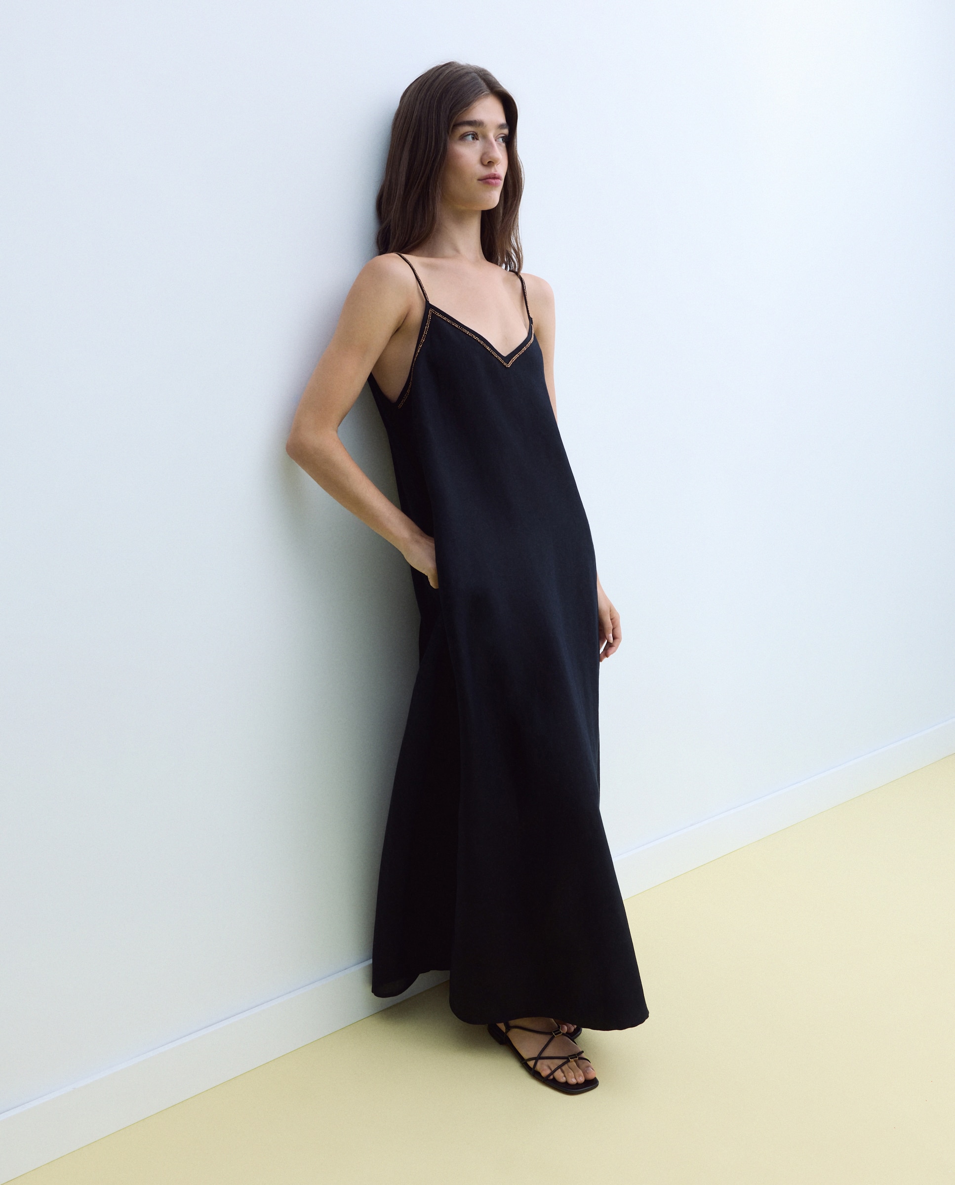 Vestido de Linho Liso Preto-1