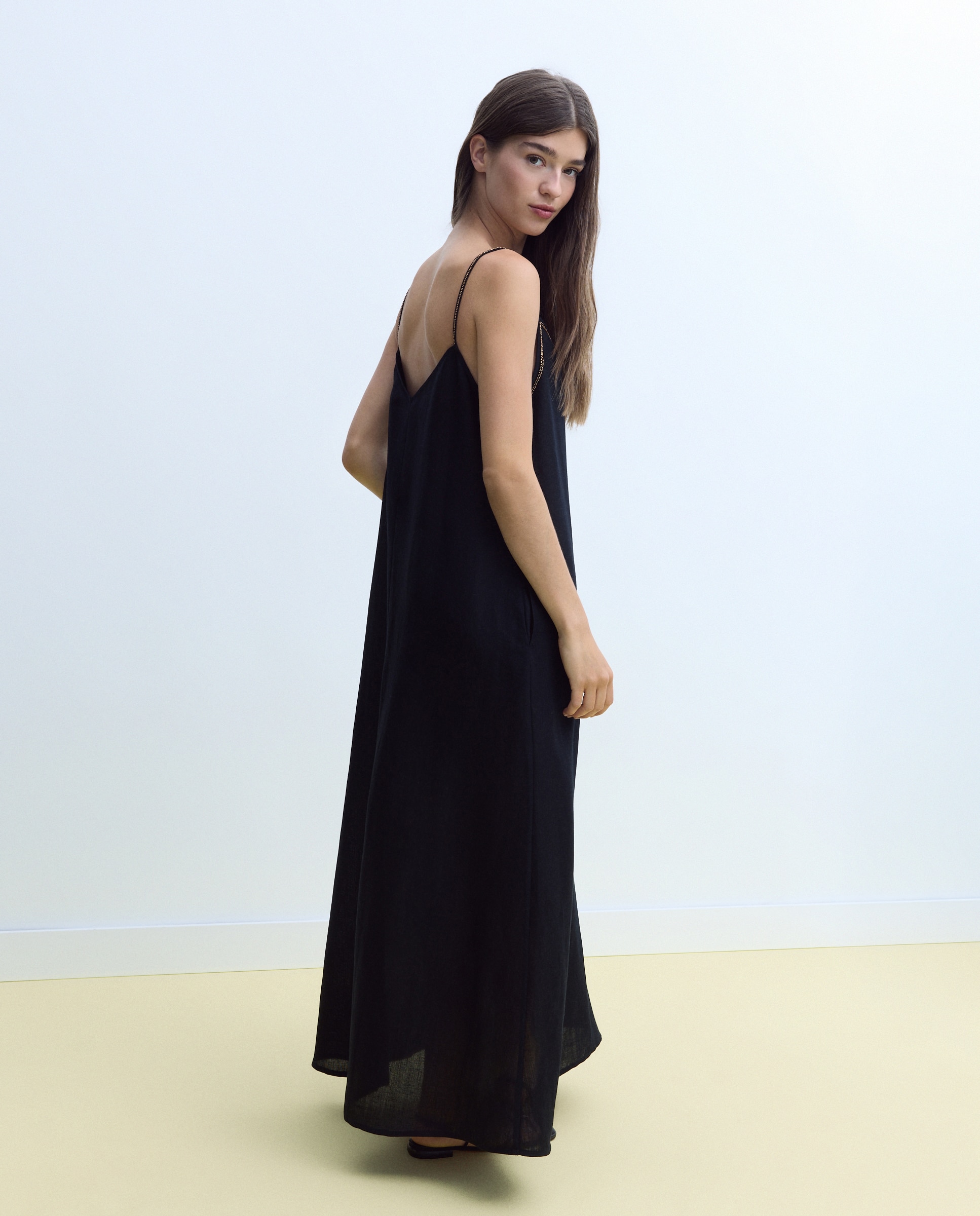 Vestido de Linho Liso Preto-4
