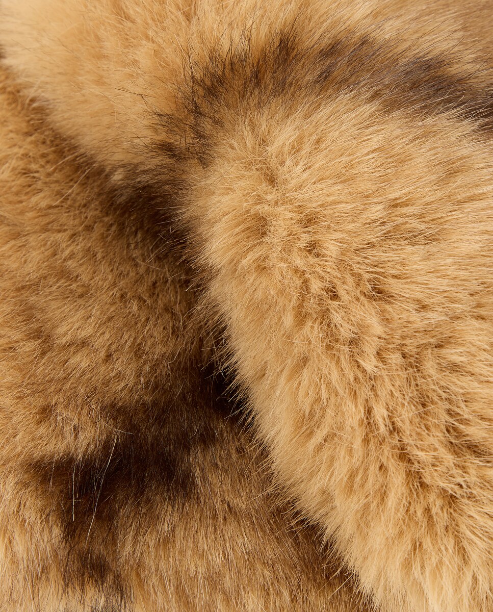 Gola em Pelo Sintético 730 Camel-2