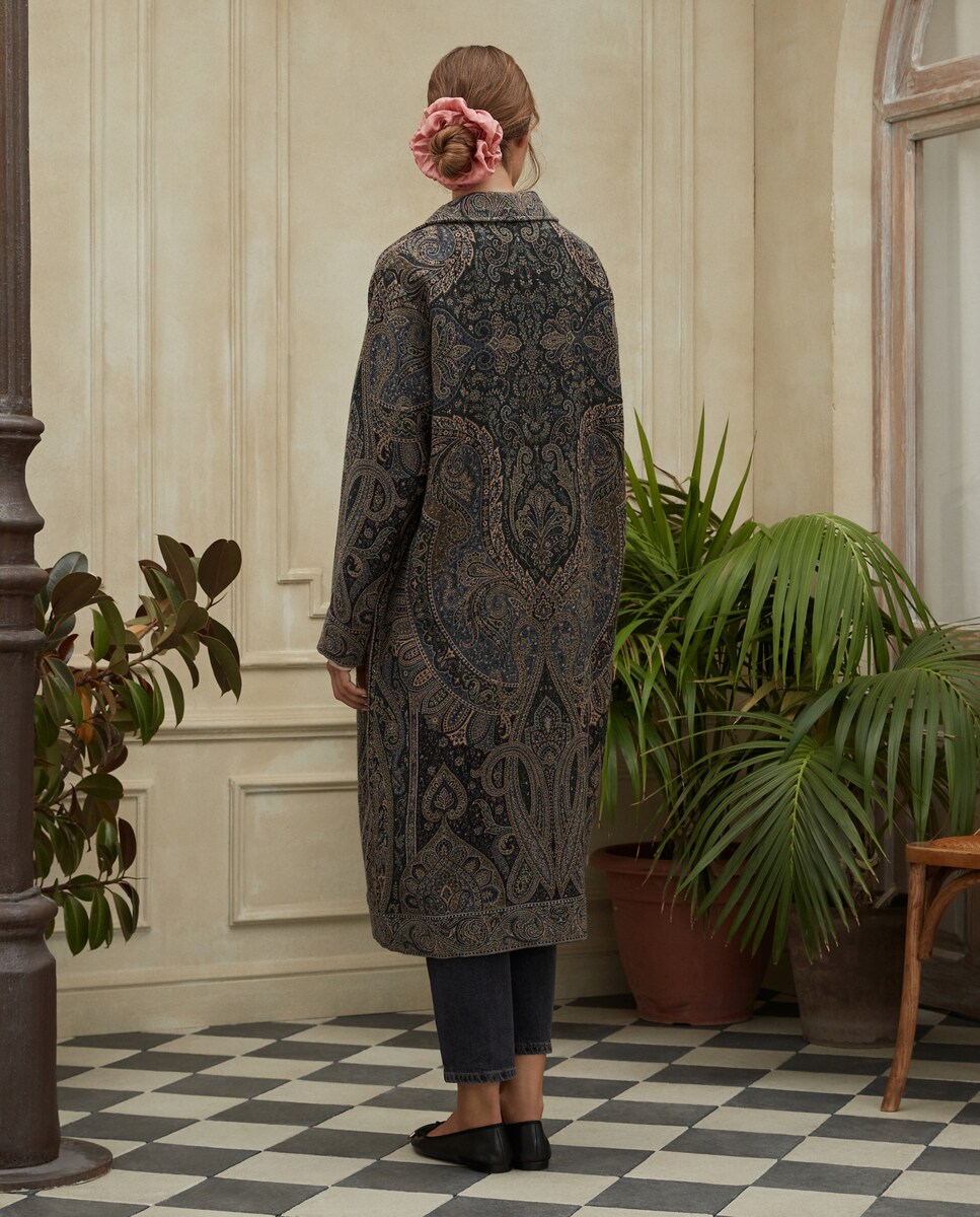 Sobretudo Comprido com Jacquard Paisley Preto-3