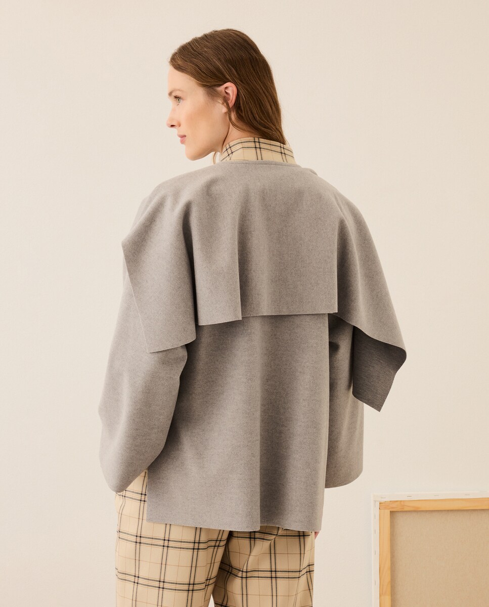 Casacão Ligeiro com Detalhe de Cachecol Cinzento-claro-4