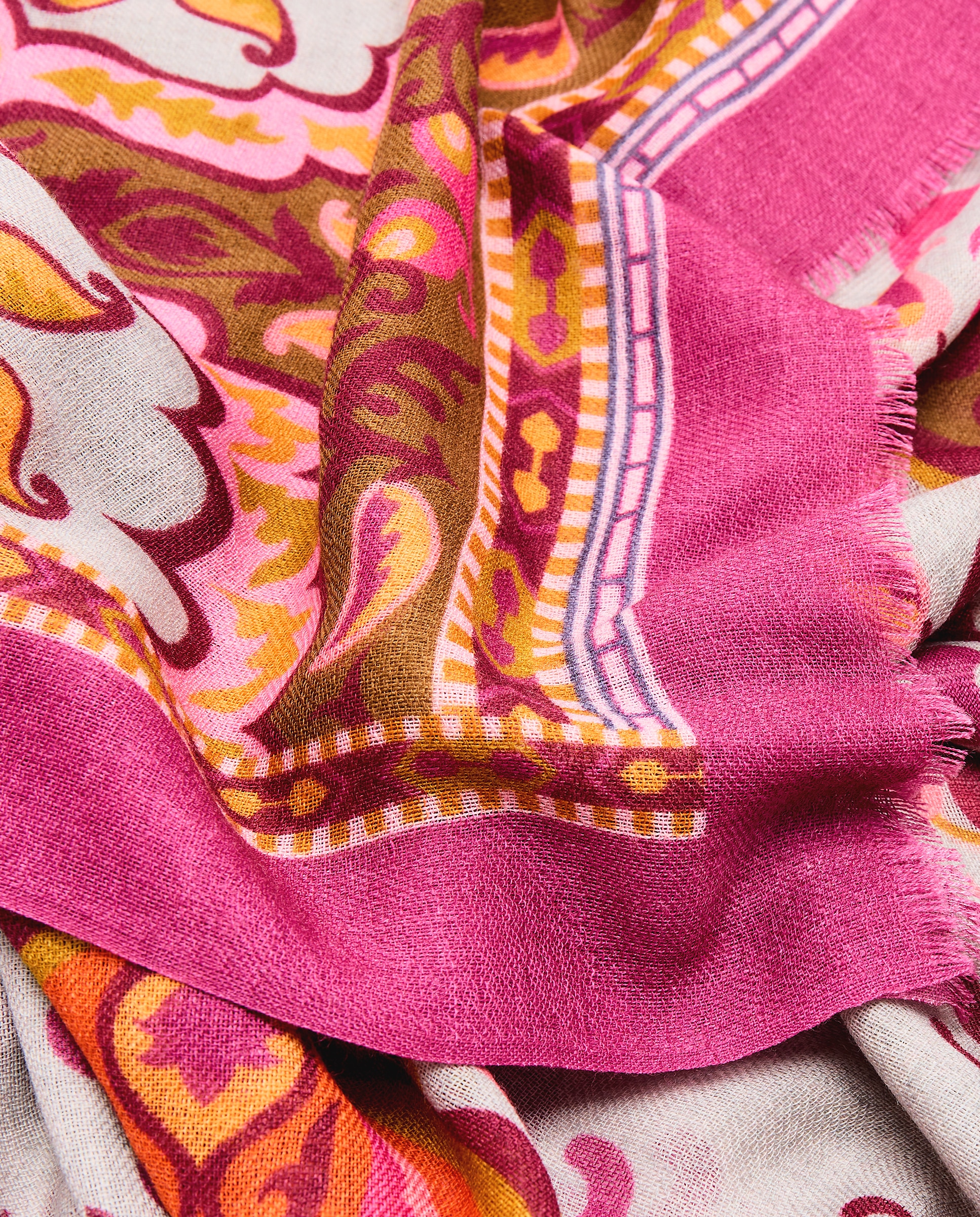 Lenço com All Over Print 200 Rosa-3
