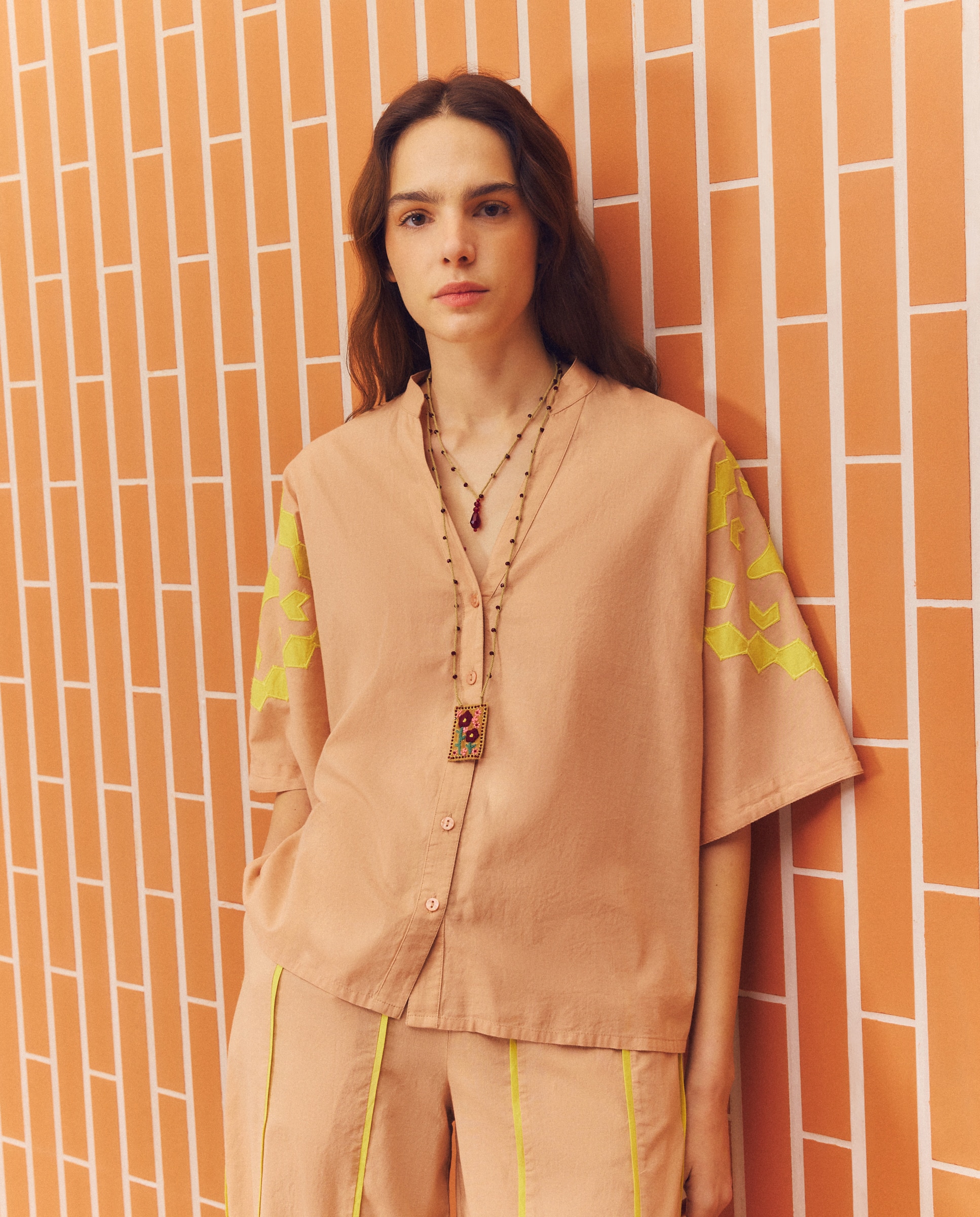 Imagem 0 de Camisa com Bordado Geométrico