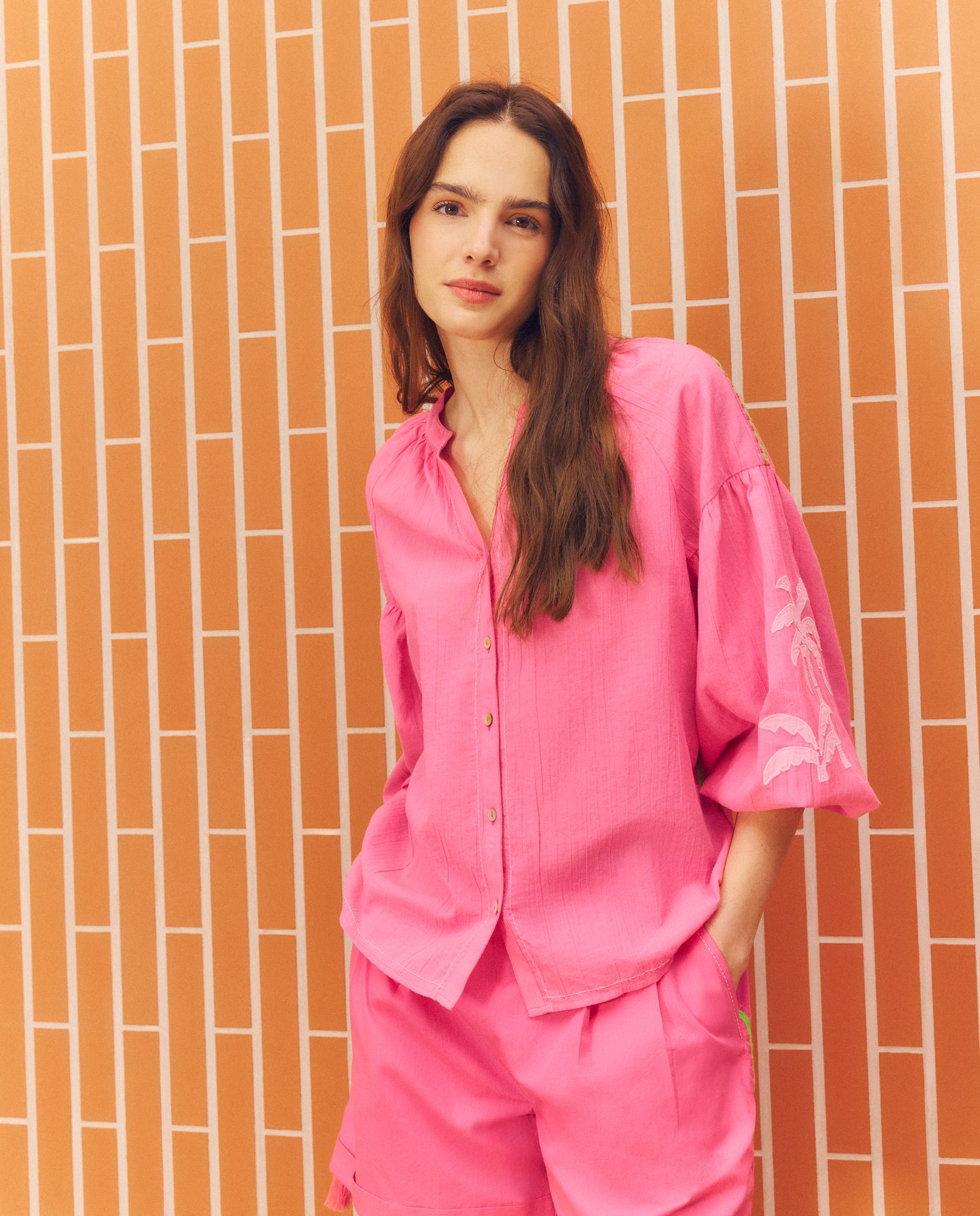 Imagem 0 de Camisa com Detalhe Bordado