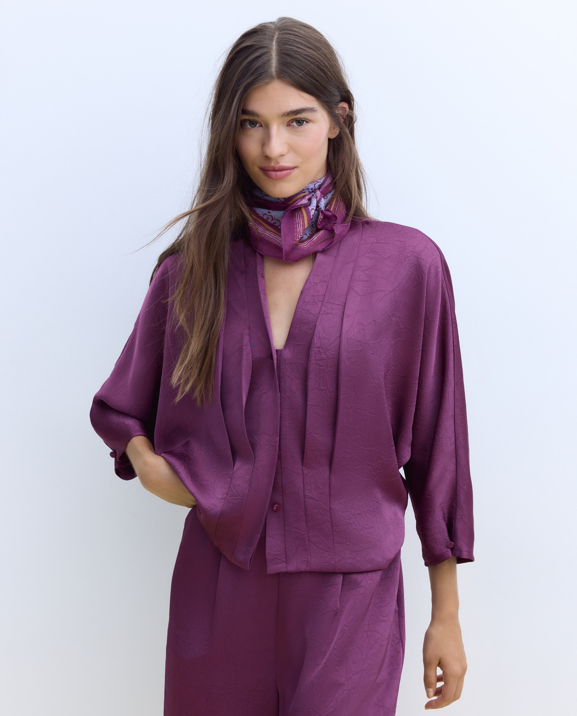 Imagen 0 de Camisa de mujer con detalle de pliegues Buganvilla
