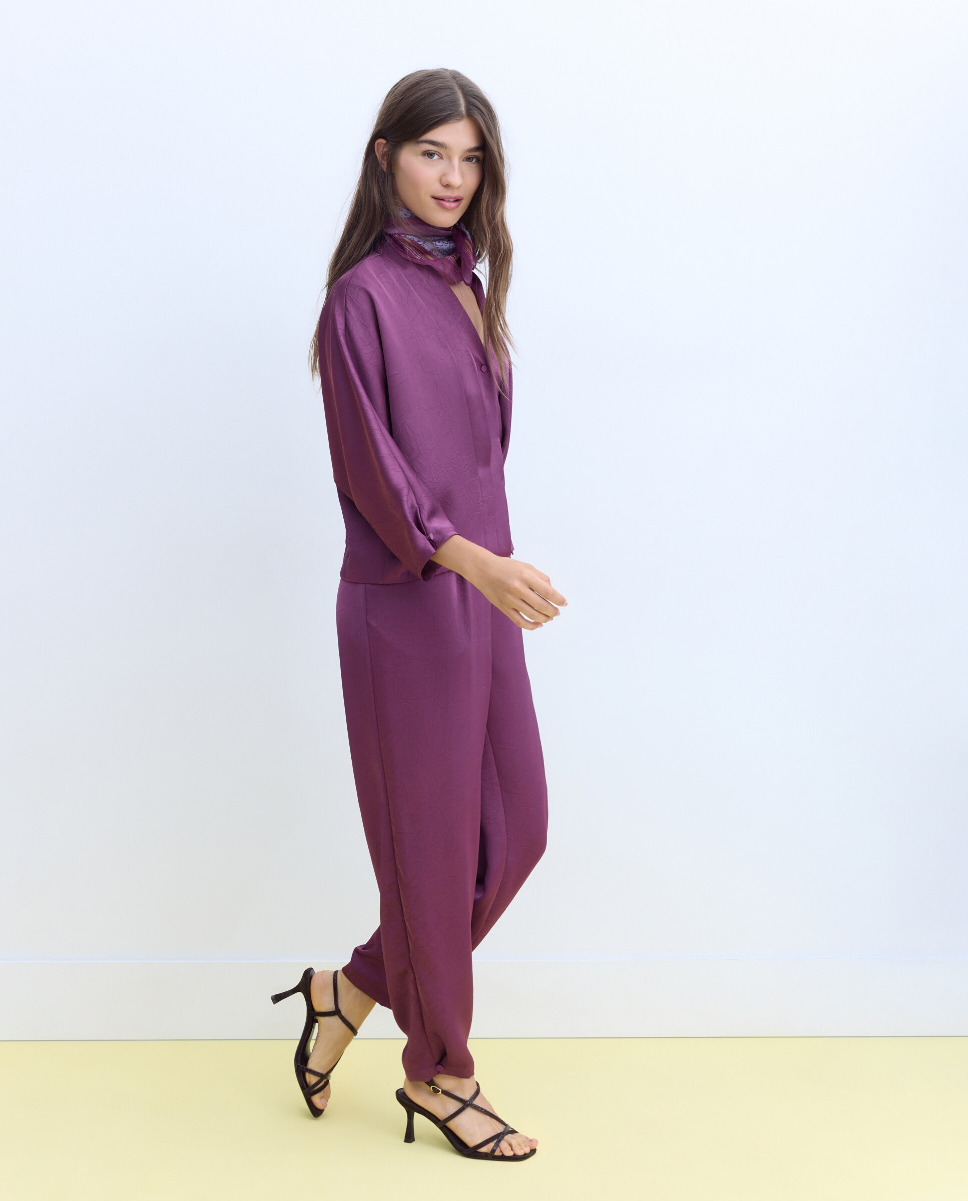 Imagen 2 de Camisa de mujer con detalle de pliegues - Stella Rittwagen - Buganvilla Buganvilla