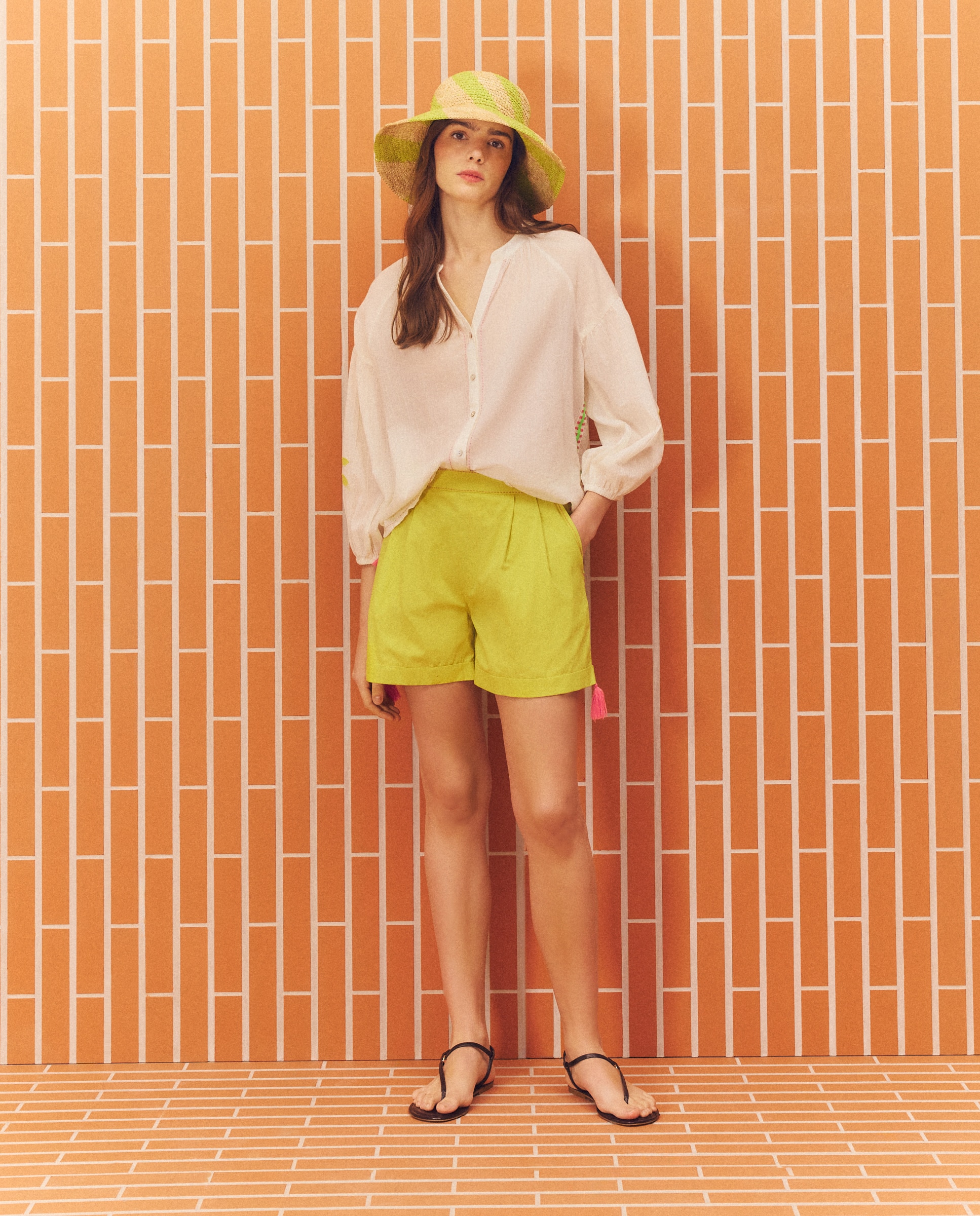 Imagem 0 de Calções com Detalhe Bordado