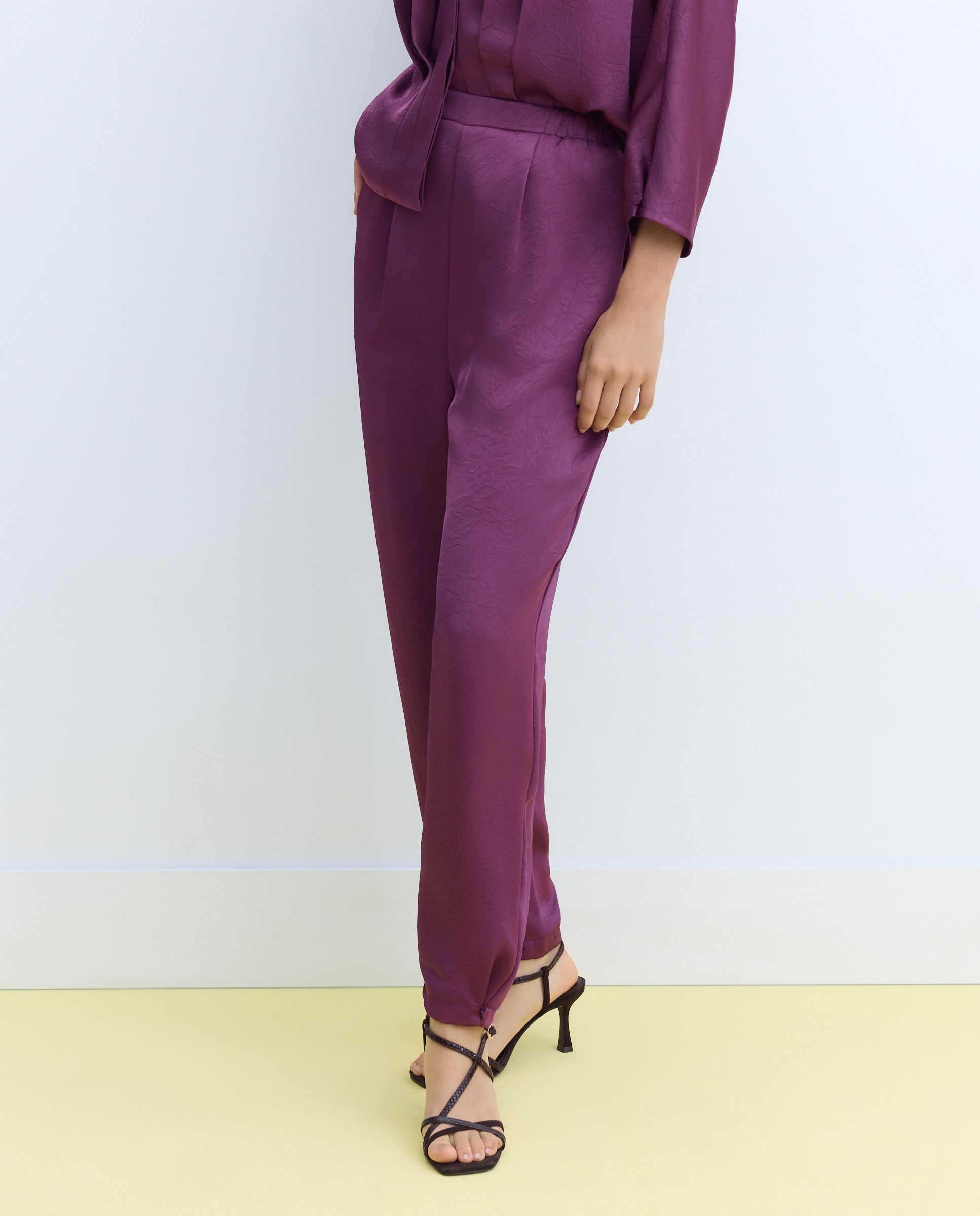 Pantalón de mujer con detalle de pliegues - Stella Rittwagen - Buganvilla Buganvilla-2