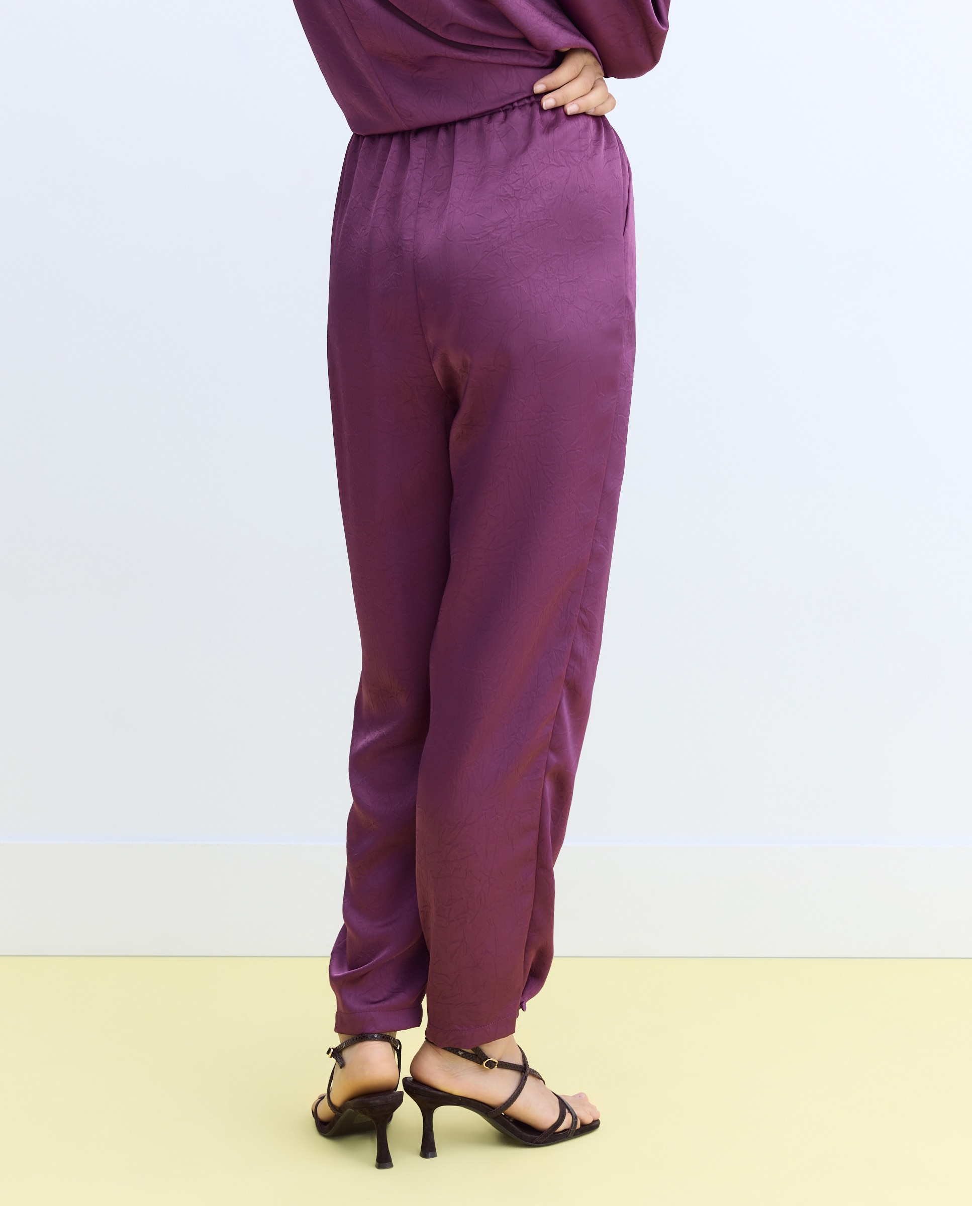 Pantalón de mujer con detalle de pliegues - Stella Rittwagen - Buganvilla Buganvilla-3