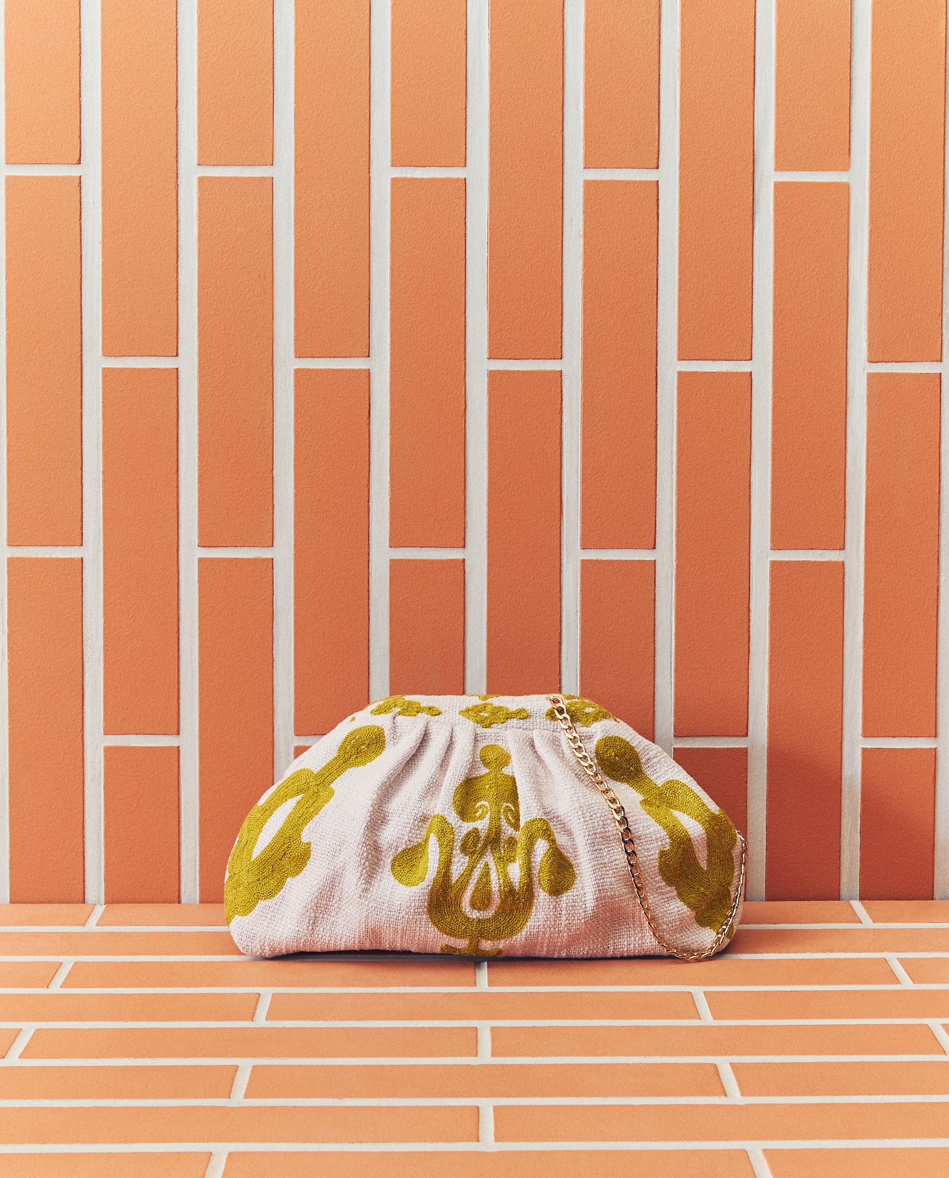 Imagem 0 de Mala Tipo Pouch de Festa com Trabalho Bordado