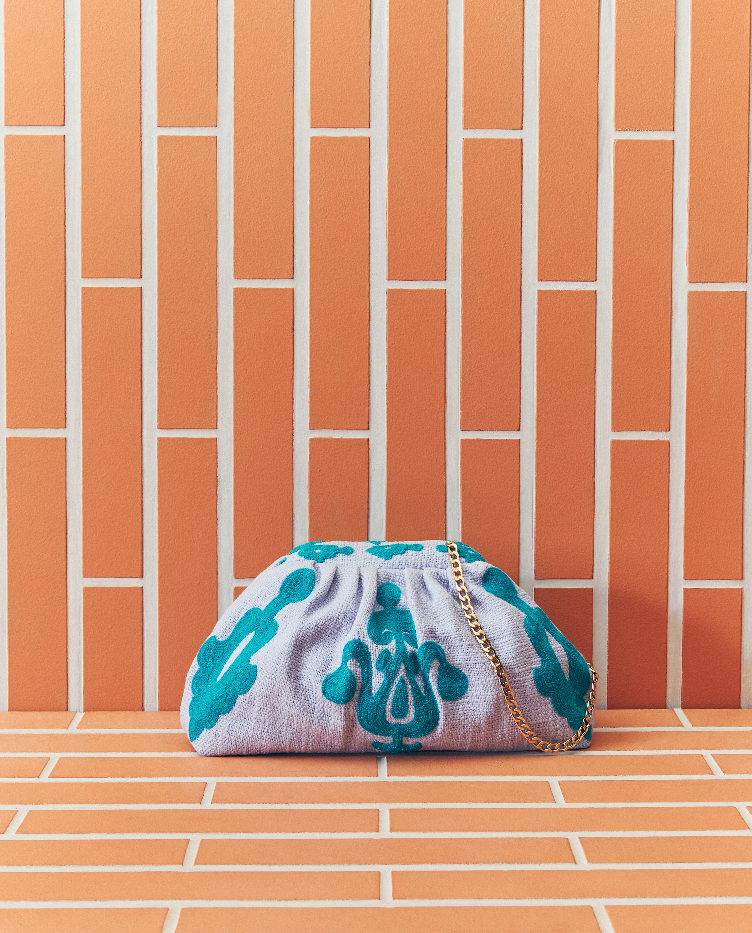 Imagem 0 de Mala Tipo Pouch de Festa com Trabalho Bordado