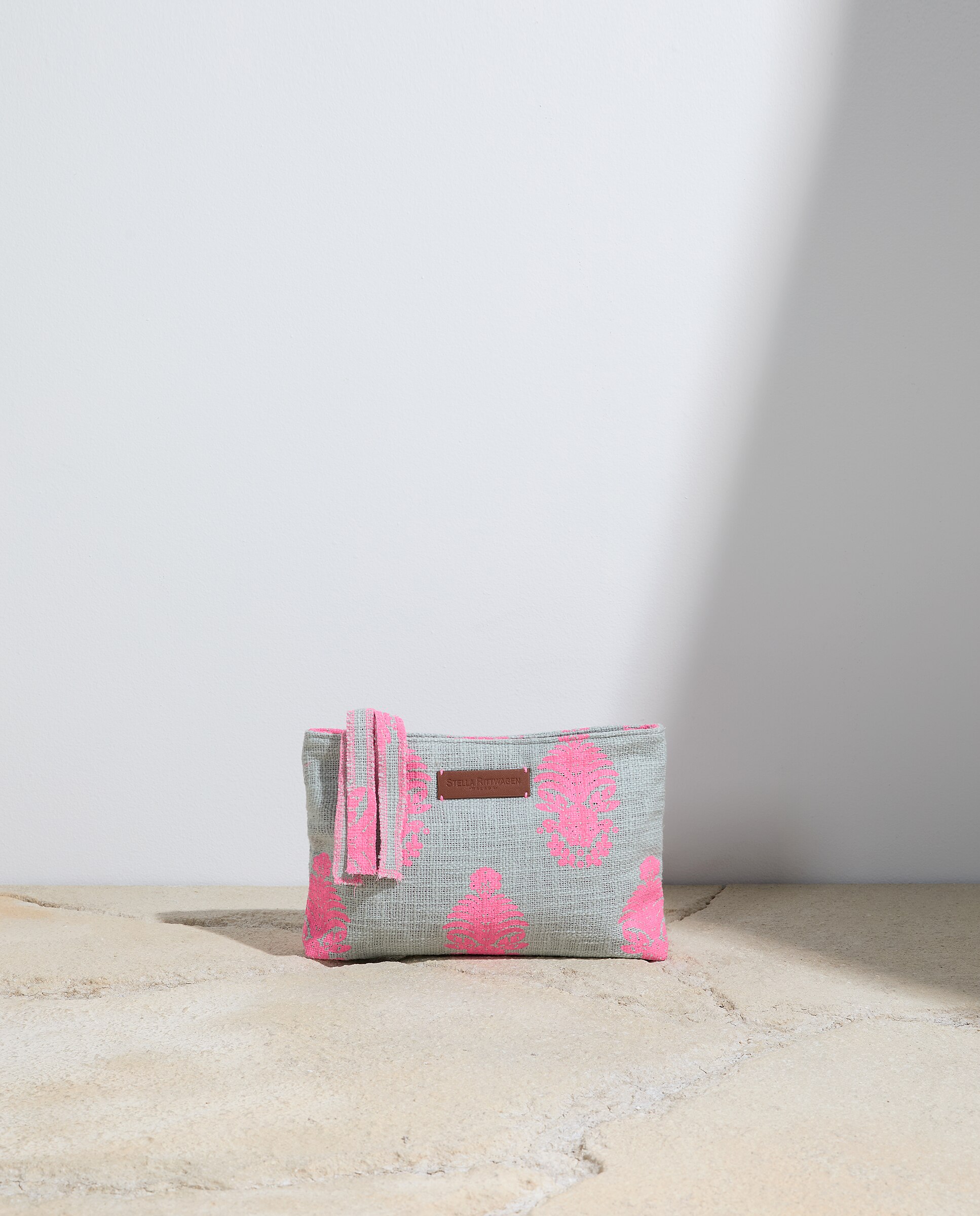 Nécessaire Perfurado Liso Rosa-1