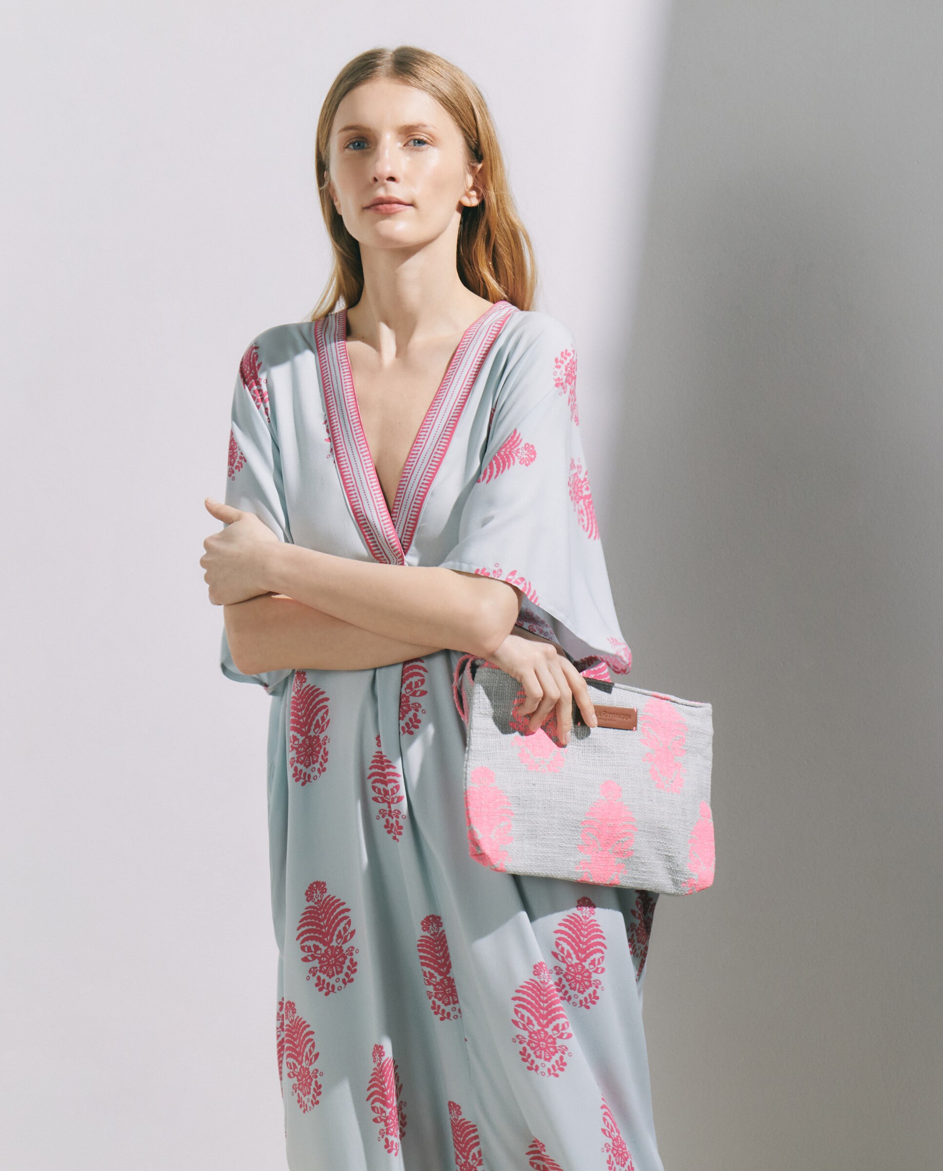 Nécessaire Perfurado Liso Rosa-5