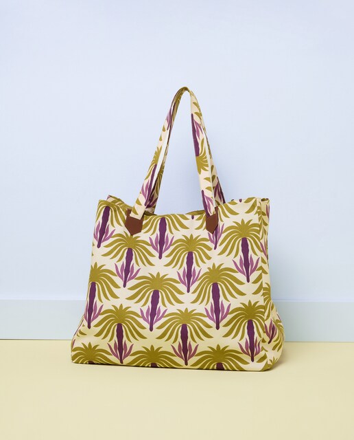 Bolso con estampado tropical
