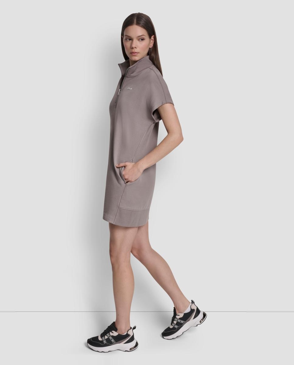 Imagem 0 de Vestido Curto com Detalhe de Logótipo