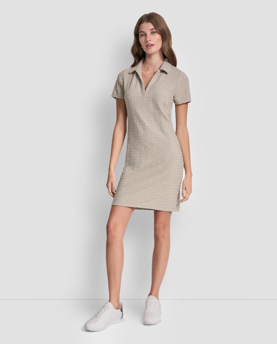 Imagem 0 de Vestido curto com decote em bico