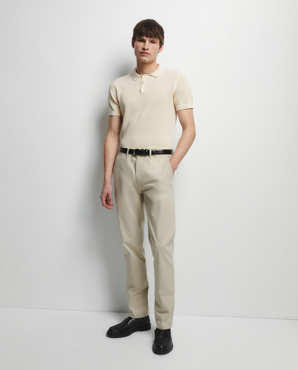 Sfera - Pantalón chino regular.
