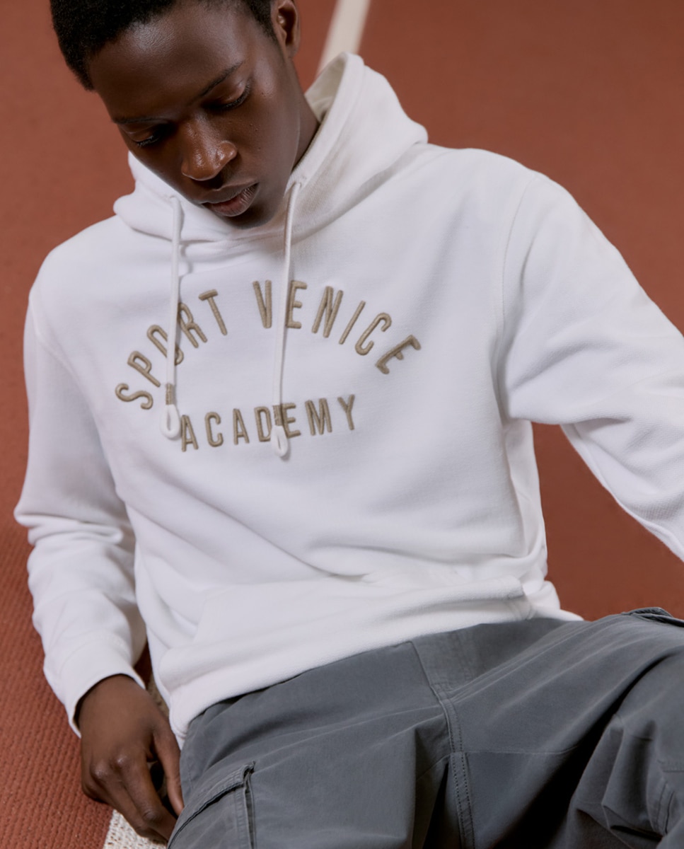 Sweatshirt com Estrutura e Bordado Branco-1