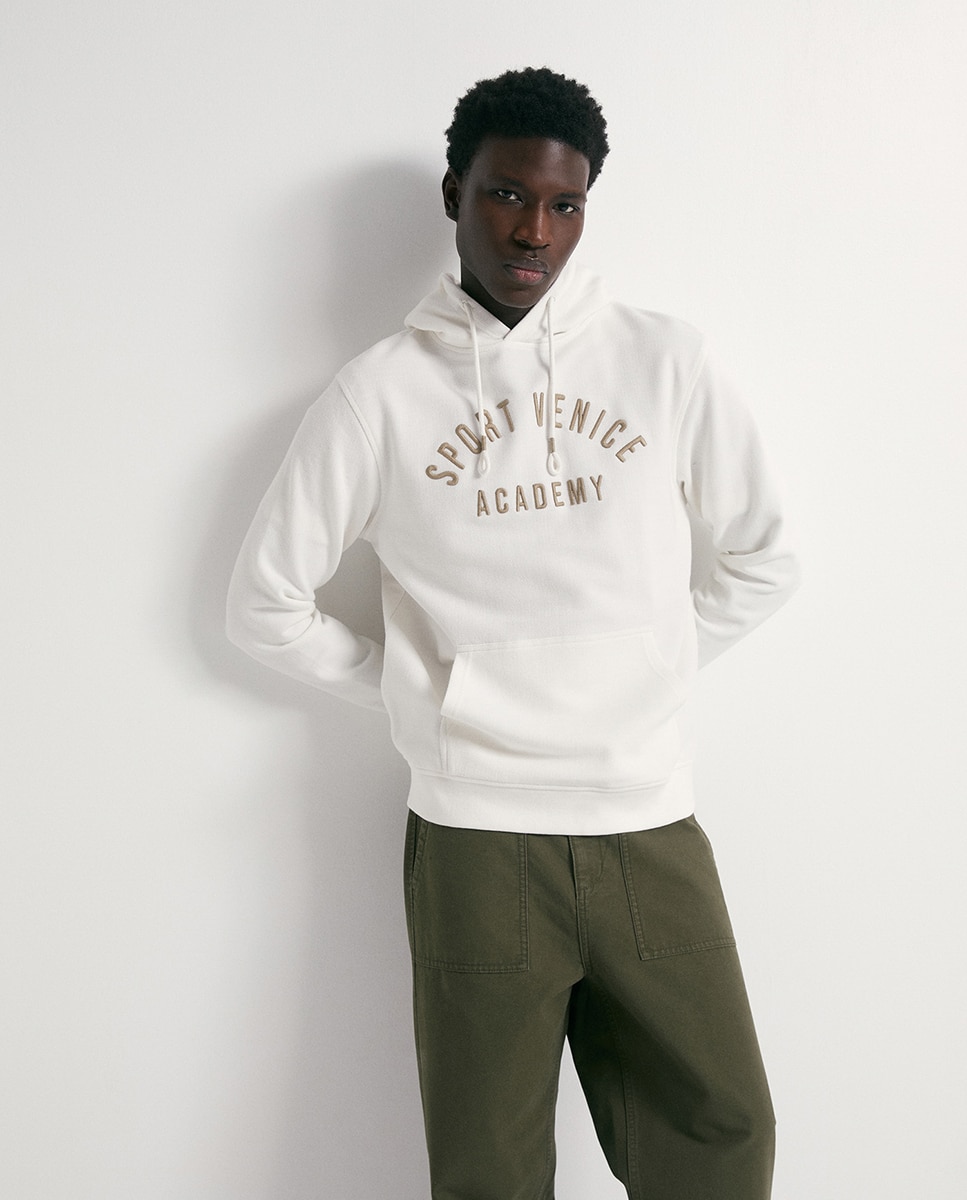 Sweatshirt com Estrutura e Bordado Branco-2