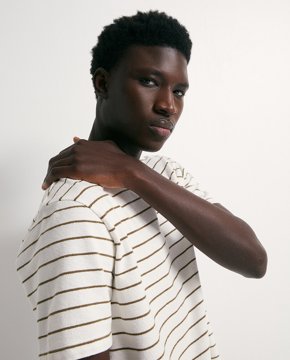 T-shirt Rústica às Riscas Verde Azeitona-4