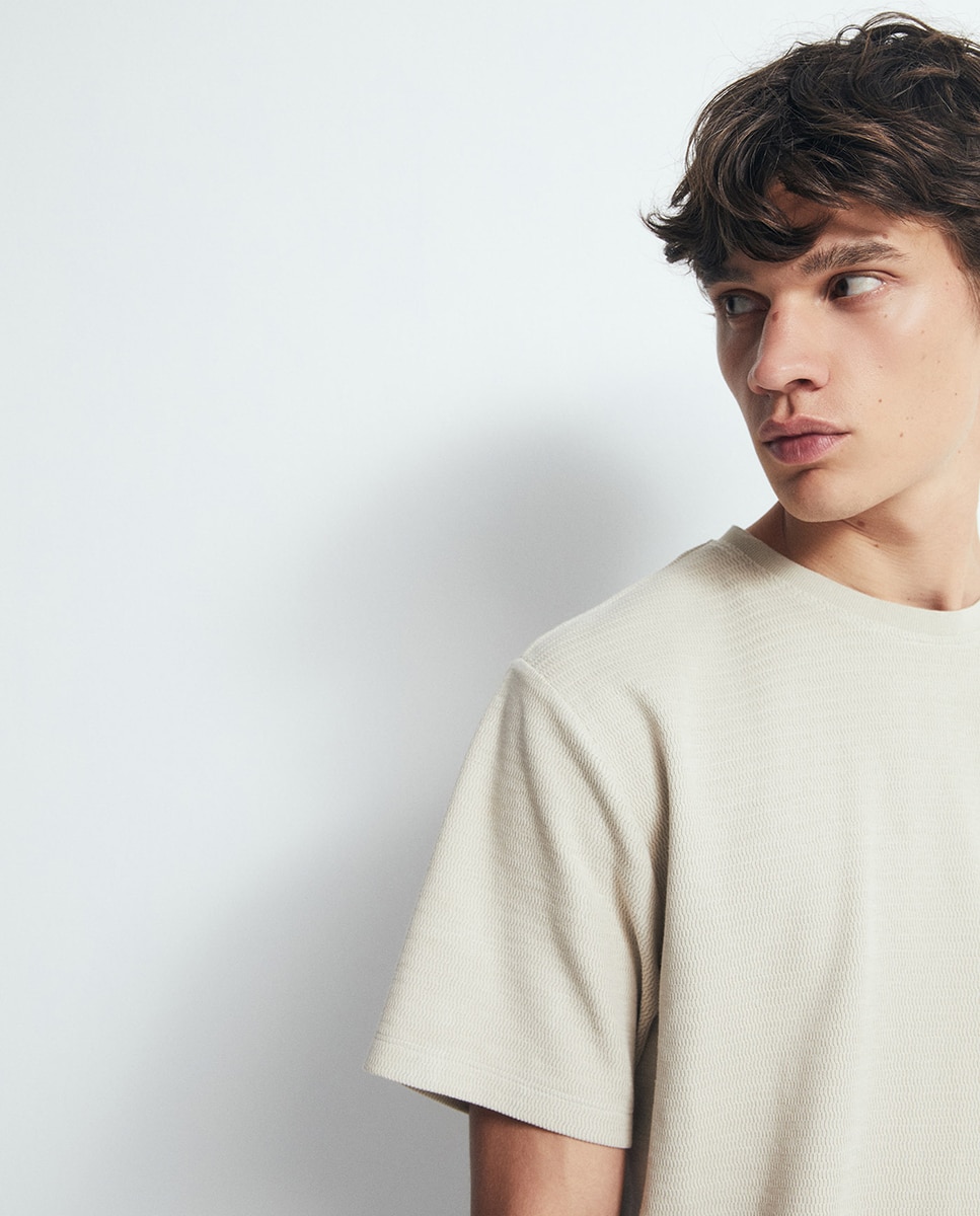 T-shirt com Estrutura Bege-3